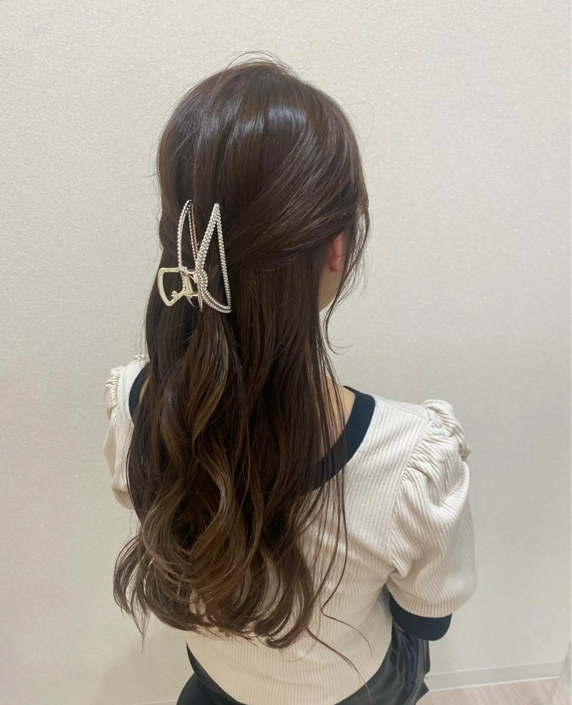 ロング カット ヘアカラー トリートメント ヘアセット mina .のヘアスタイル