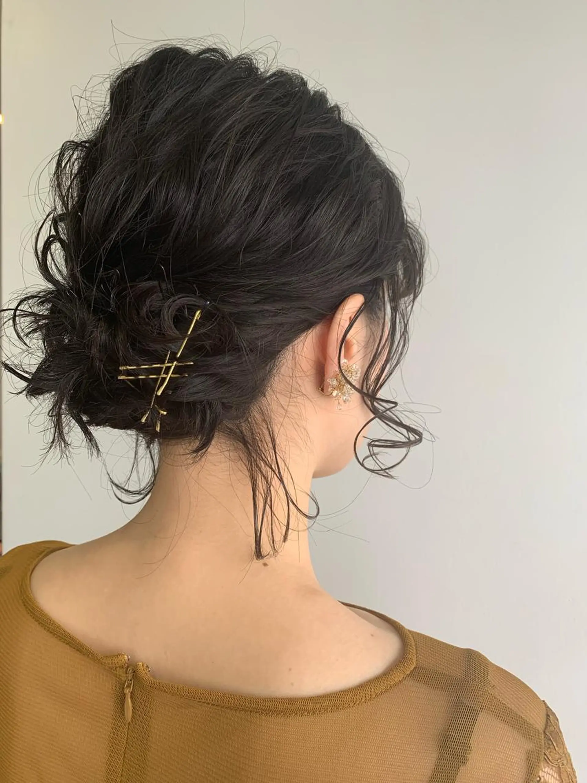 ヘアアレンジ ボブ おくれ毛 nuu所属・💜ショート💜 ウルフ、ボブ二色亜美のヘアスタイル