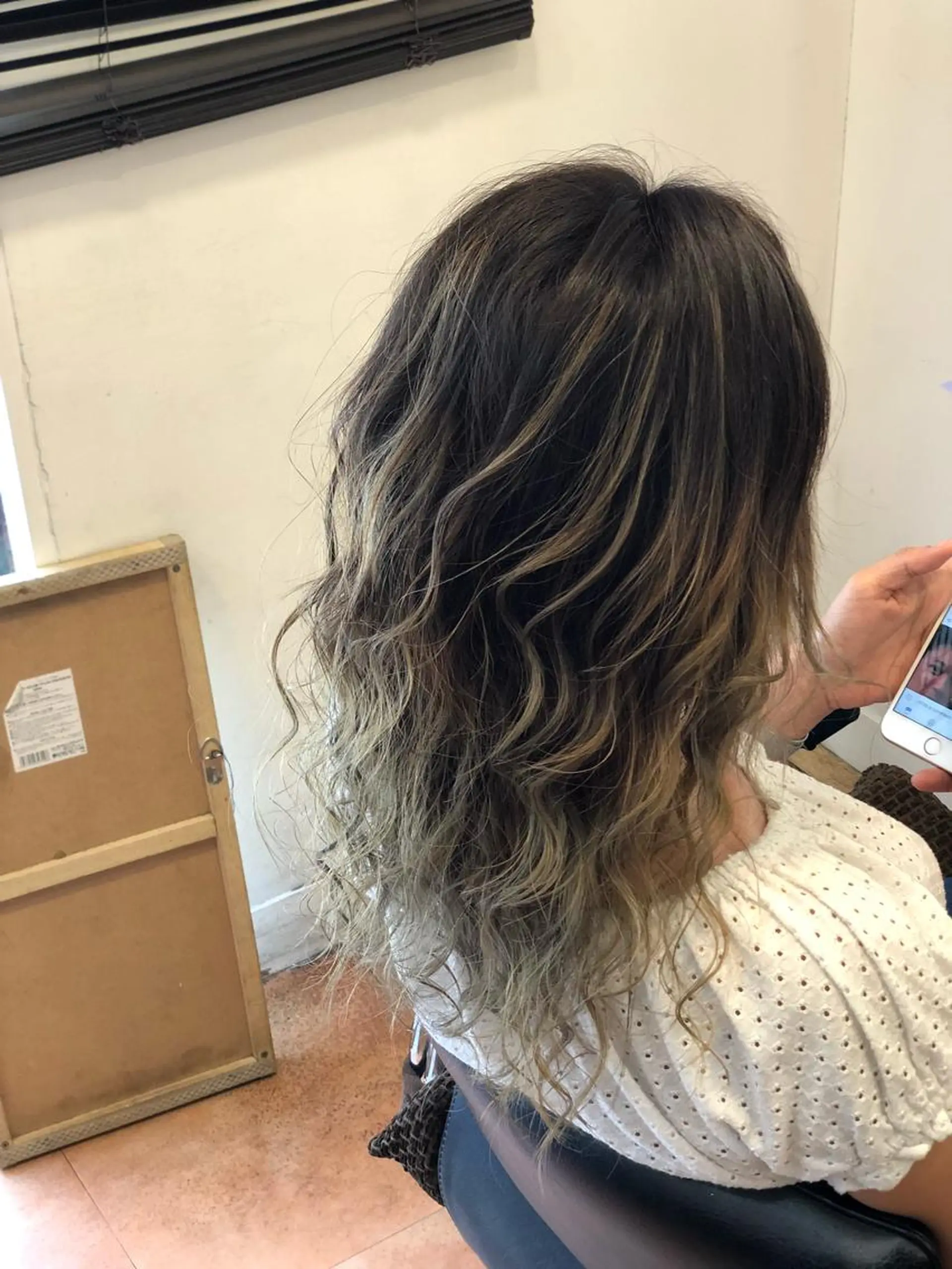 ミディアム レイヤーカット ヘアカラー トリートメント LOCO Ko-kiのヘアスタイル