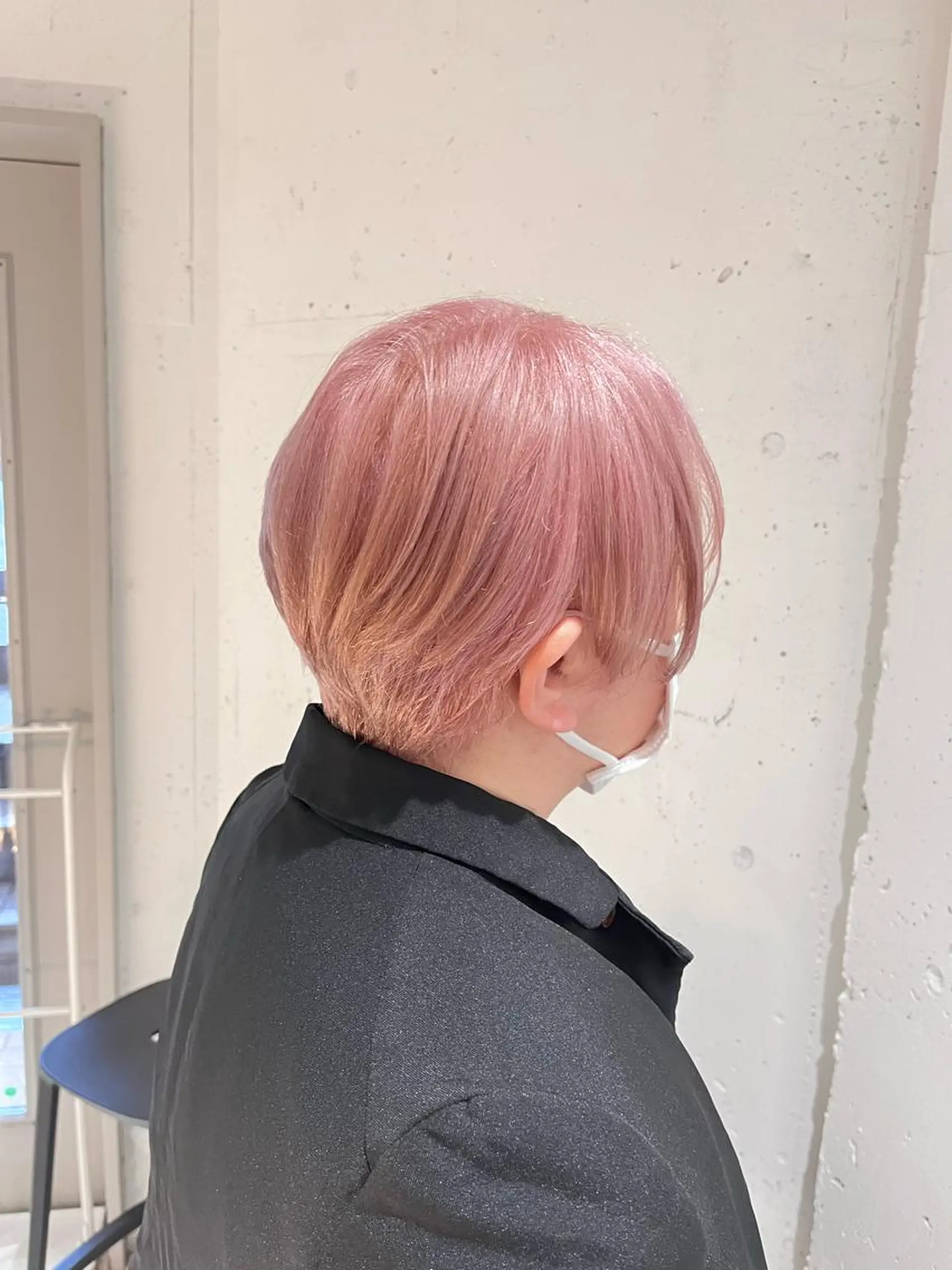 ショート カラー 透明感カラー ハイトーンカラー ピンクカラー ショートヘア カジュアルを女っぽく 𝗮𝘆𝗮𝗰𝗼のヘアスタイル