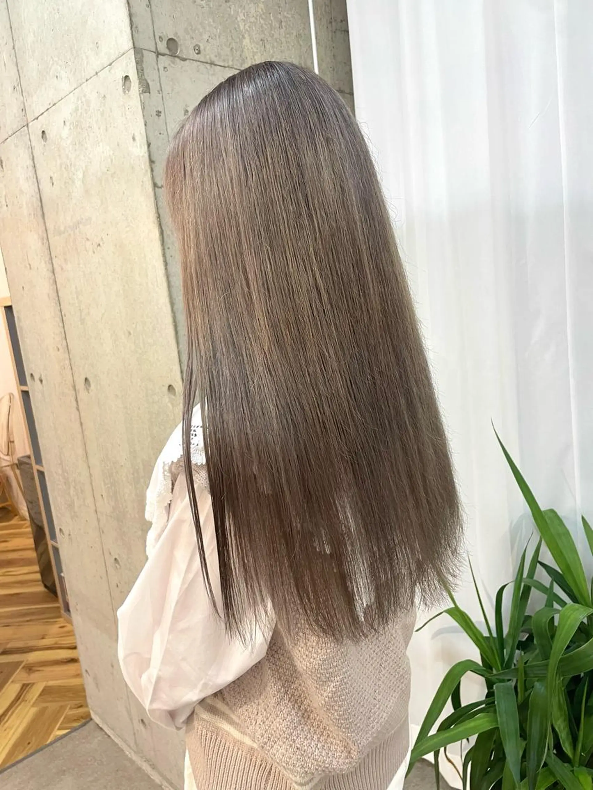 ロング カラー ベージュカラー ミルクティーベージュ lani hair salon所属・SHOTO ハイトー ン/デザインカラーのヘアスタイル