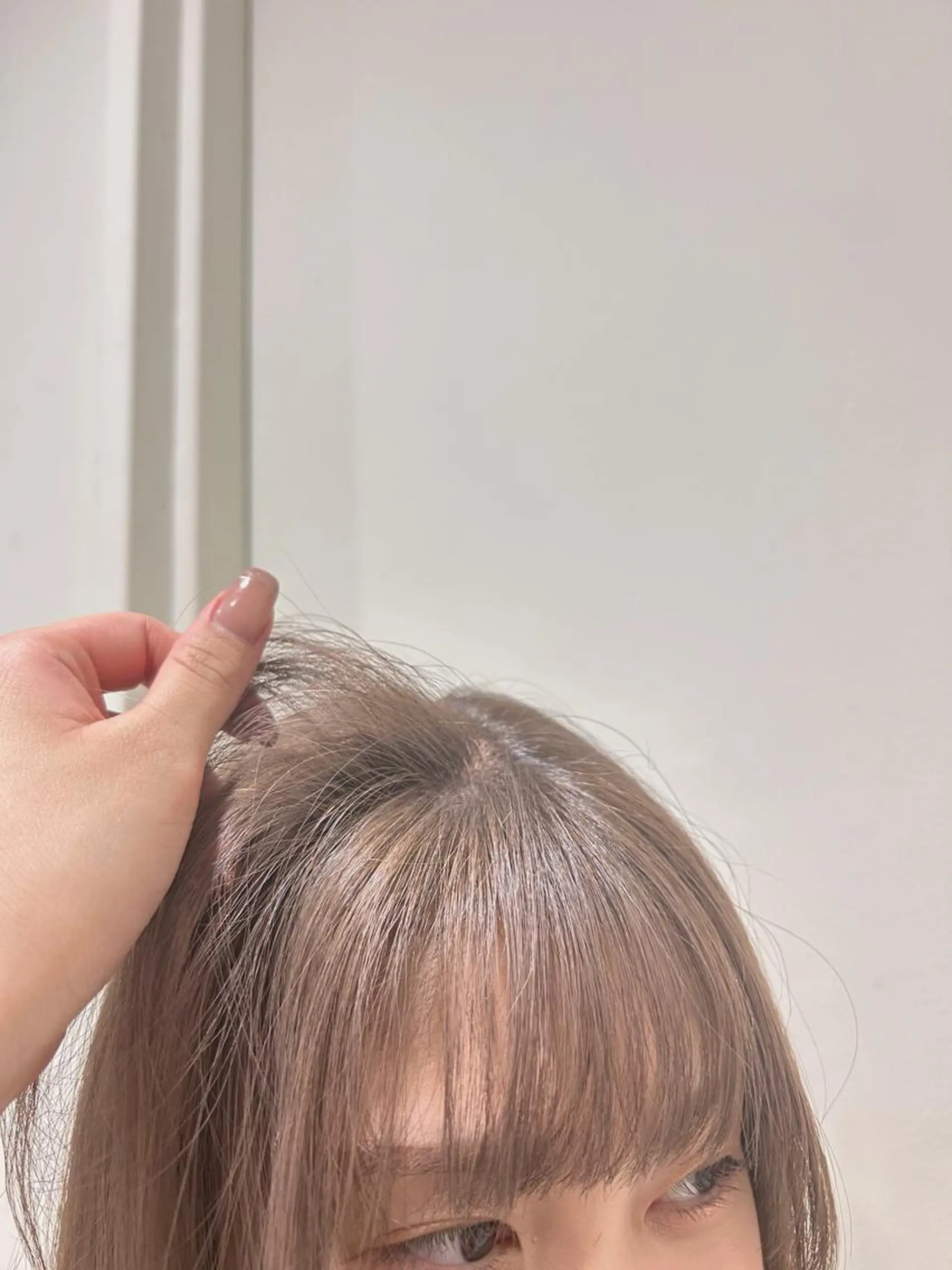 ミディアム NANAMI/透け感 /グレージュのヘアスタイル