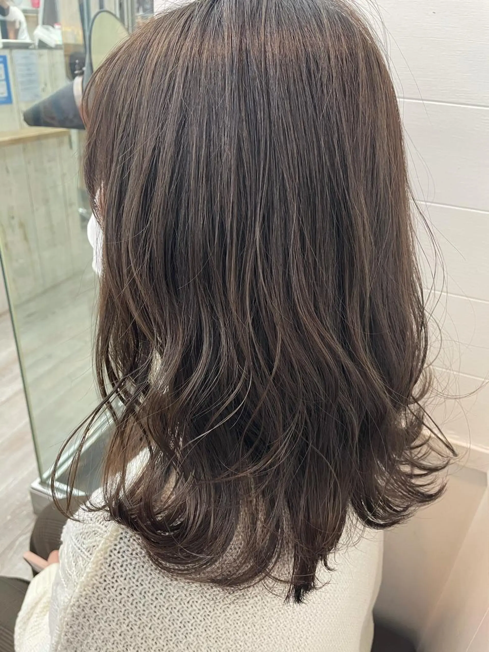 ミディアム カラー ヘアカラー トリートメント 前髪顔周り✂️店長 ❤️アマミヤ❤️のヘアスタイル