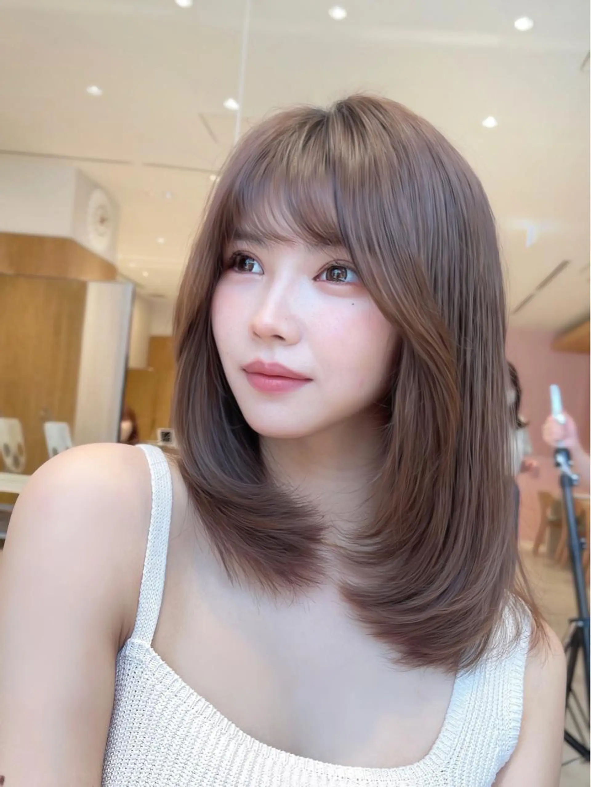 ミディアム くびれヘア かきあげバング 似合わせカット 小顔カット ワンホンヘア カット ヘアカラー トリートメント ボブパーマ ウルフパーマのヘアスタイル