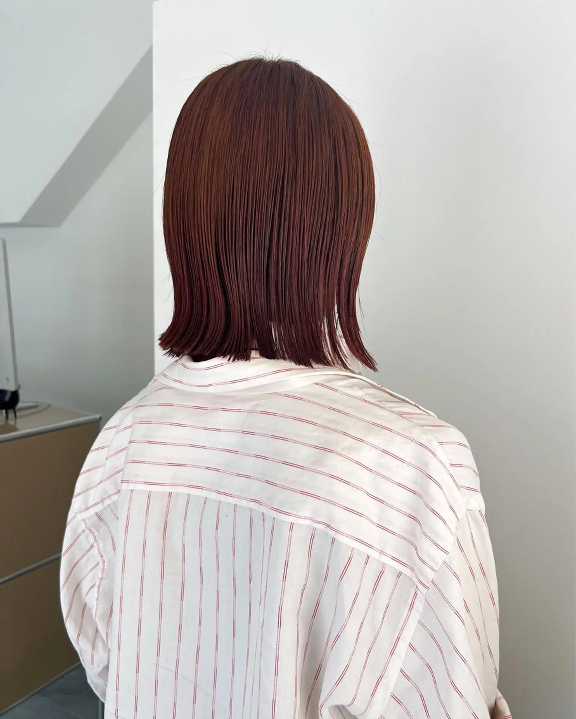 ミディアム カラー 切りっぱなしボブ ショートボブ ベージュカラー ブリーチ ケアブリーチ カット ヘアカラー トリートメント a moment(モーメント)所属・蔵前 デザインカット KOBAYASHIのヘアスタイル