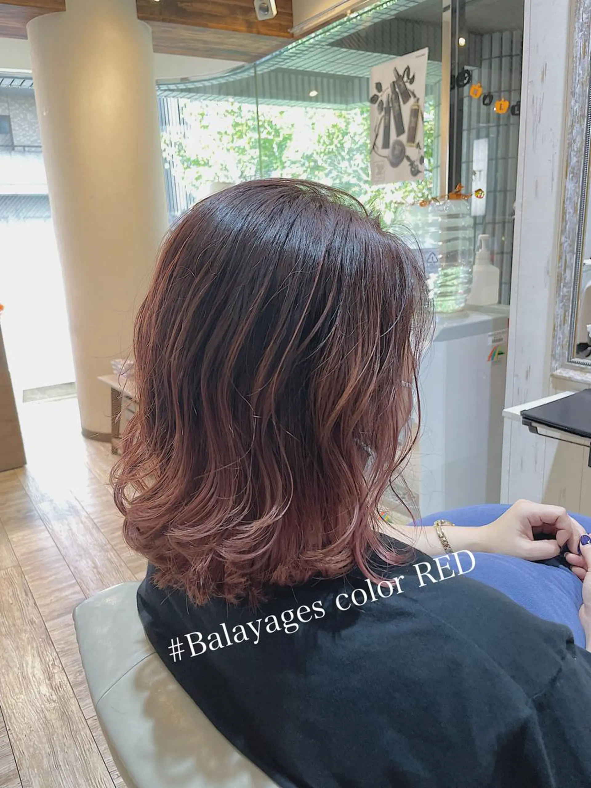 ミディアム カラー アッシュ バレイヤージュ ベージュカラー ブルーカラー ブルーグレー 【垢抜け大人髪】 TIARA西山のヘアスタイル