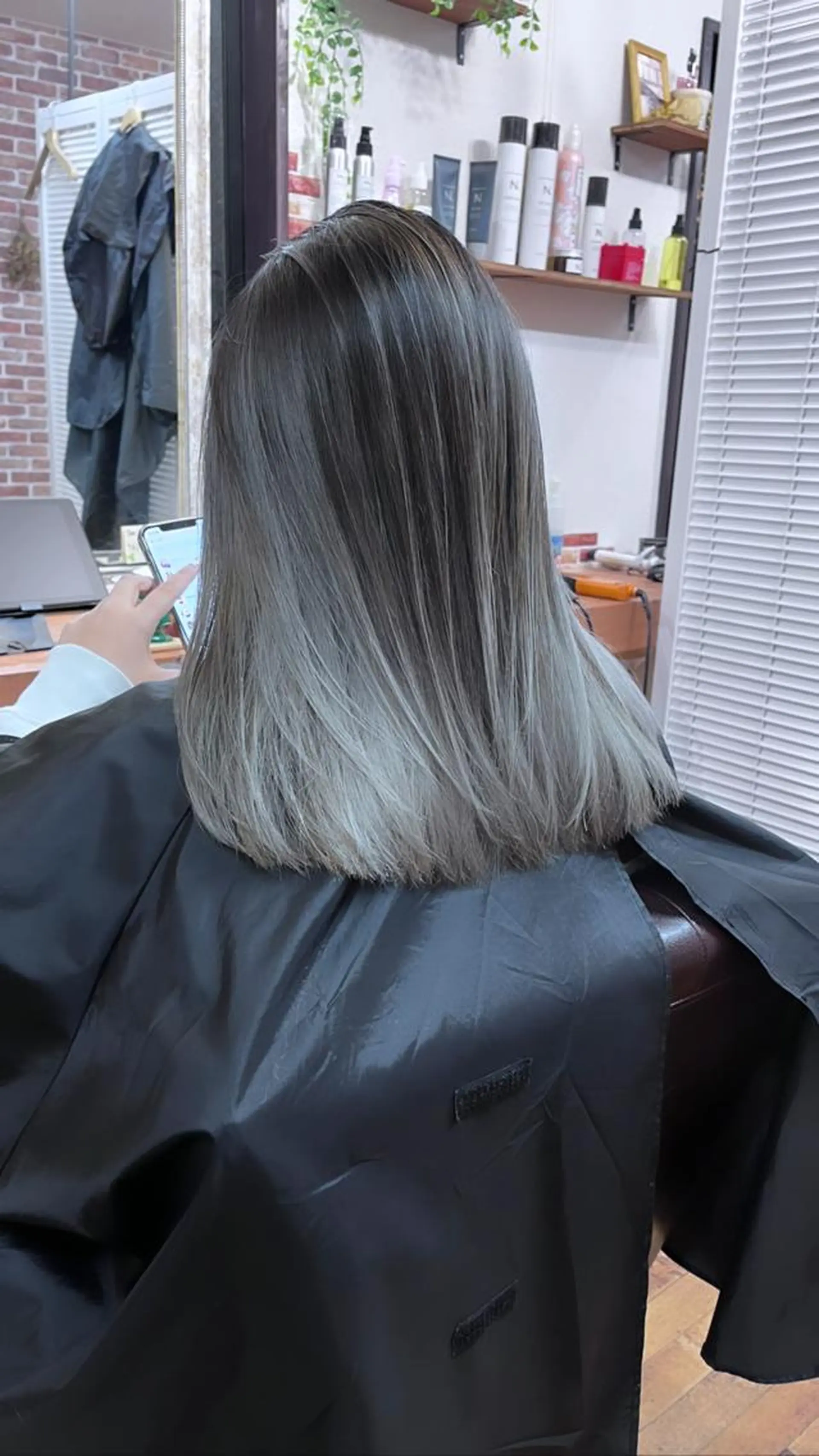 セミロング カット ヘアカラー トリートメント さいとう つかさのヘアスタイル