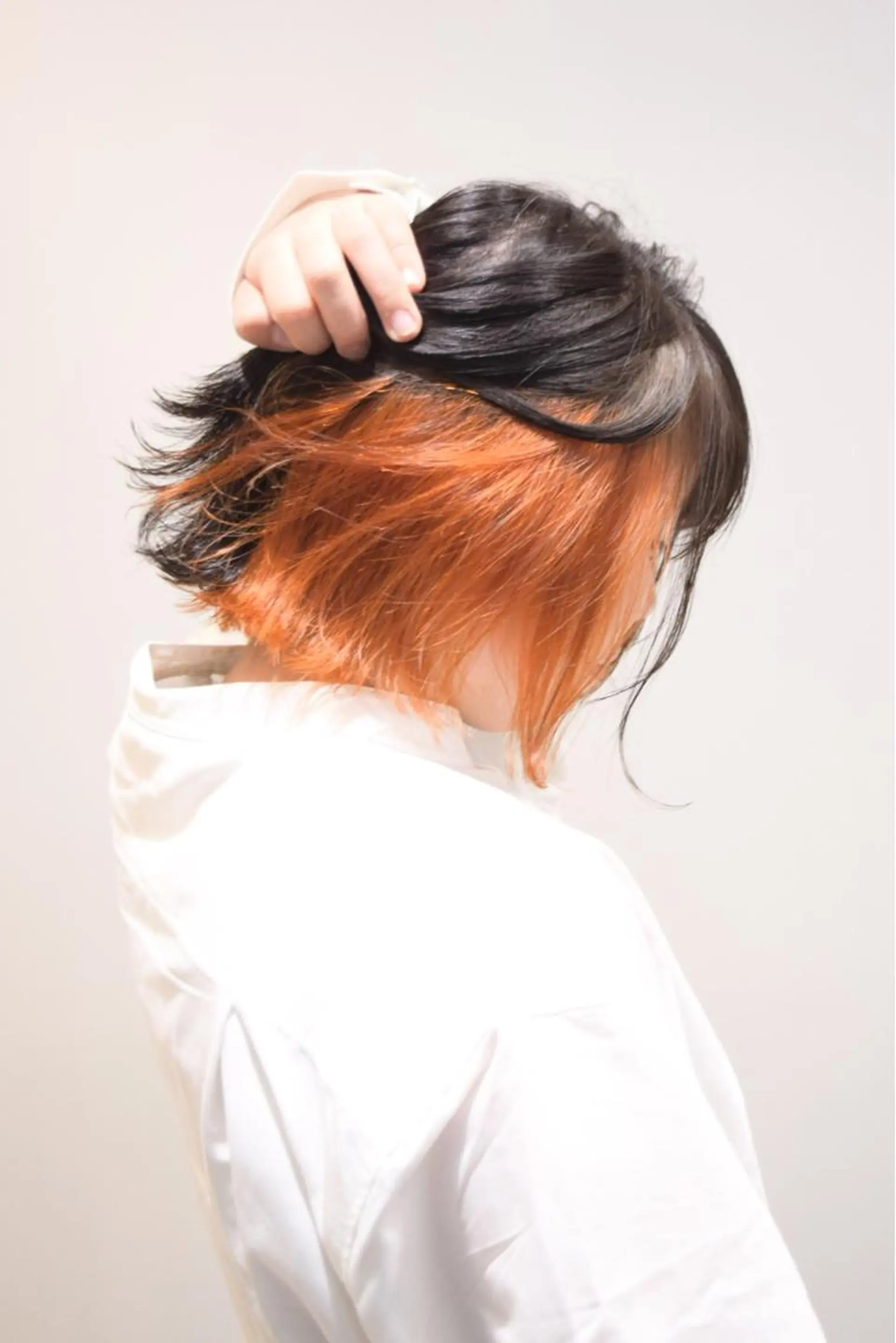 ショート カラー オレンジ ワタナベ テルマサのヘアスタイル