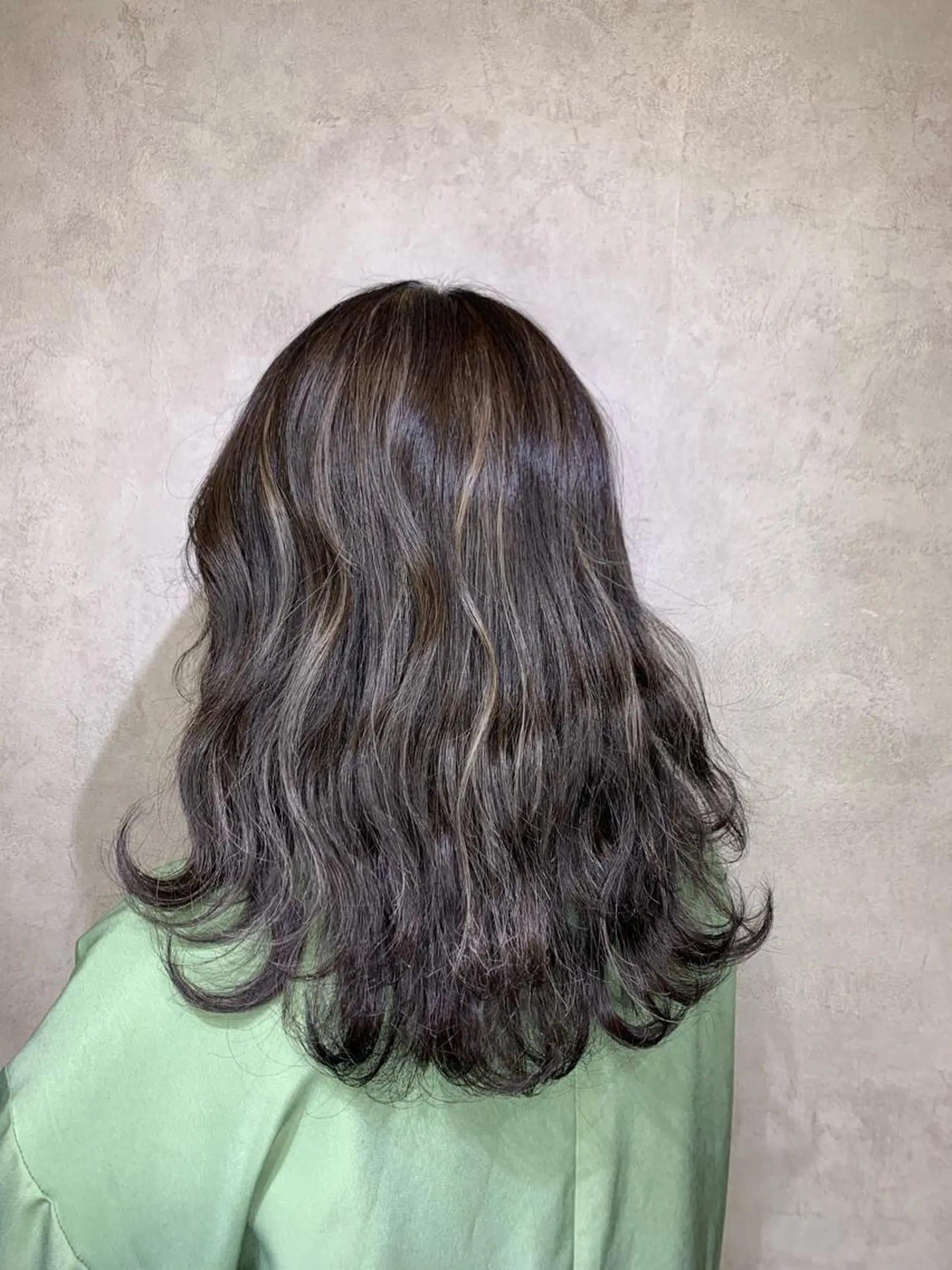ミディアム ハイライト SWANsapporo所属・swan ユイカのヘアスタイル