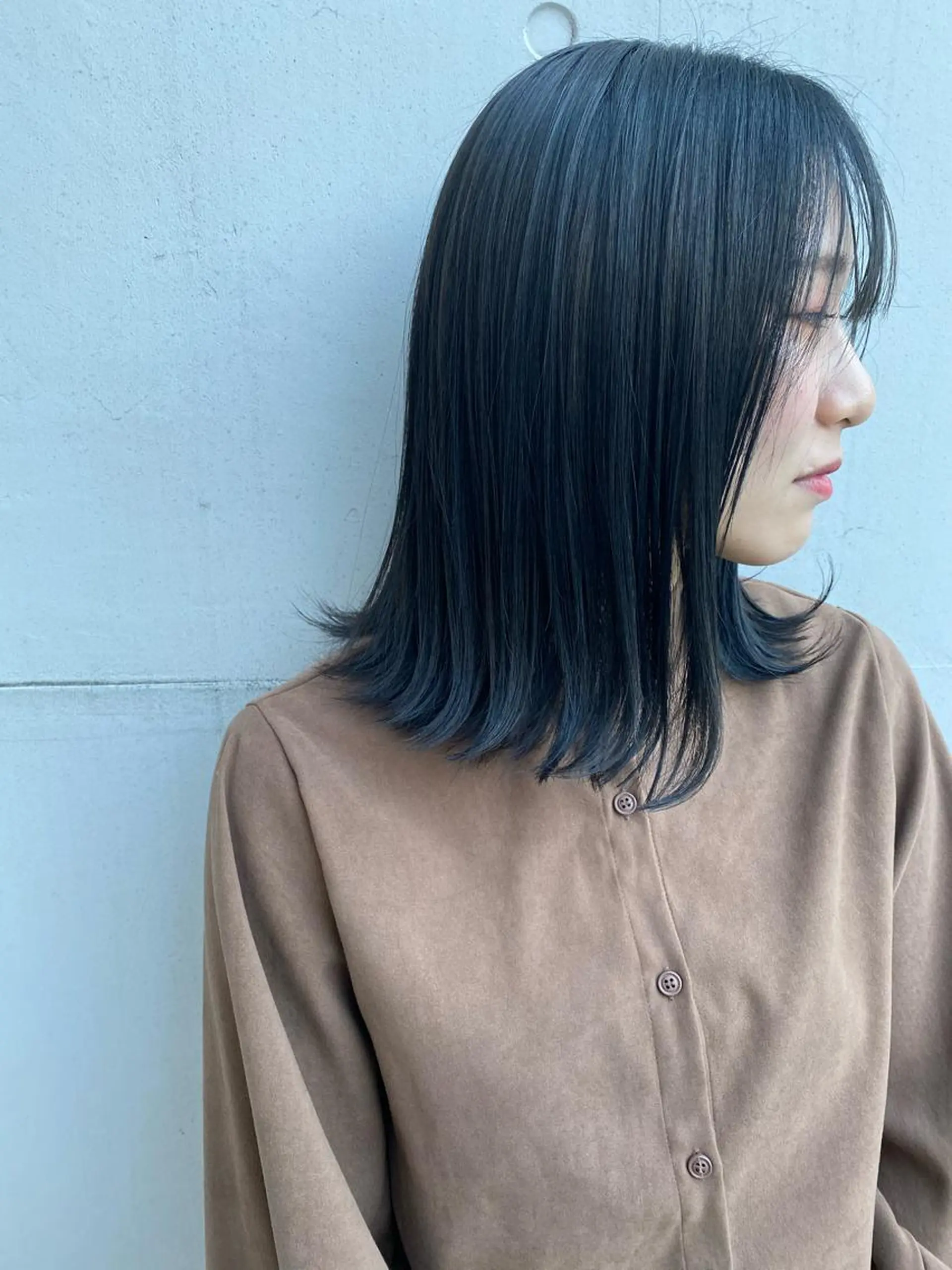 ミディアム カラー パーマ ヘアアレンジ 切りっぱなしボブ アディクシーカラー アッシュ アッシュブラック アッシュブラウン カット ヘアカラー トリートメント ヘアセット ✨ハイクオリティ✨ 山本香也のヘアスタイル