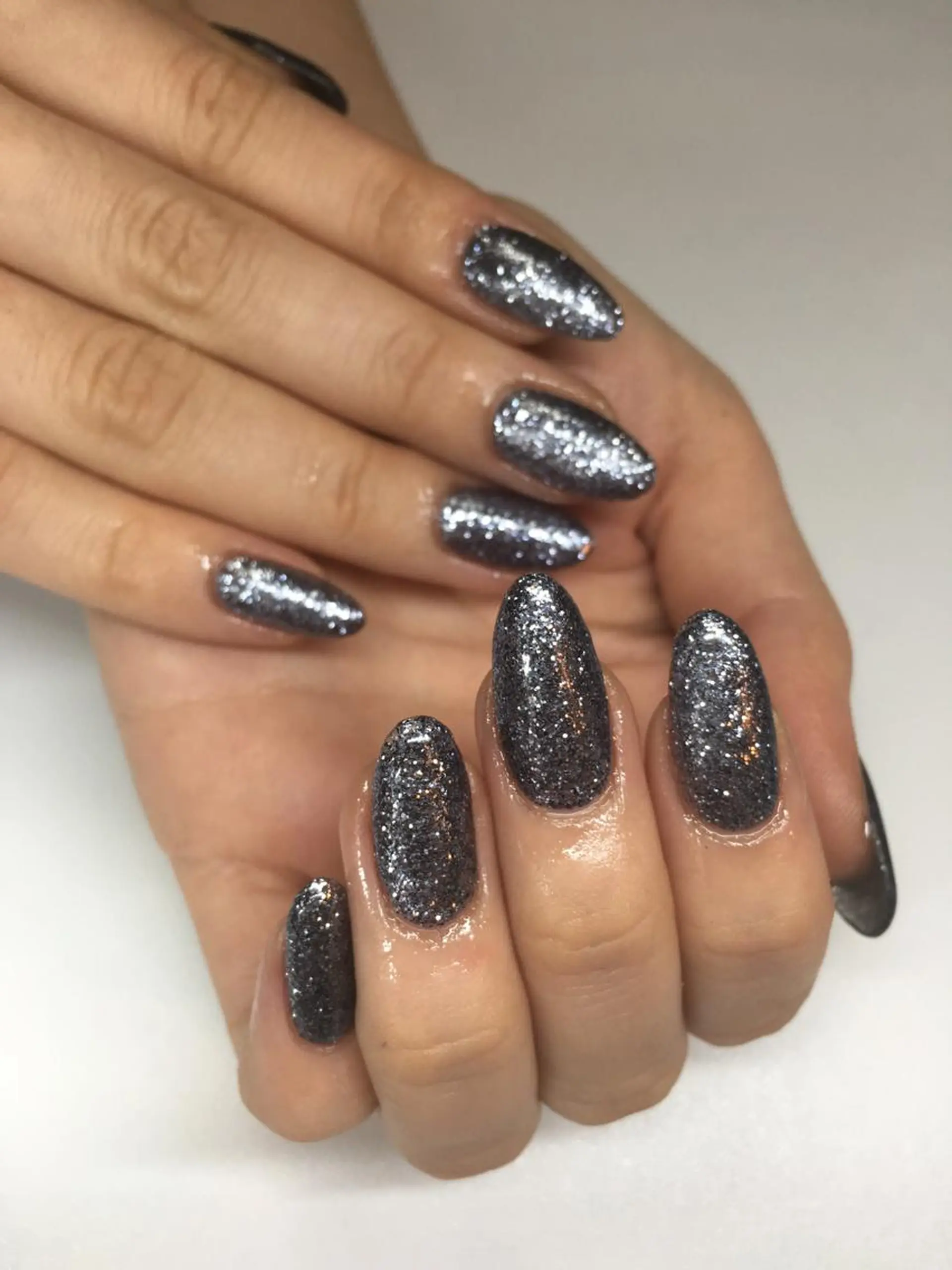 ネイル ラメ(グリッター) ワンカラーネイル シルバー glow_ nailのネイルデザイン