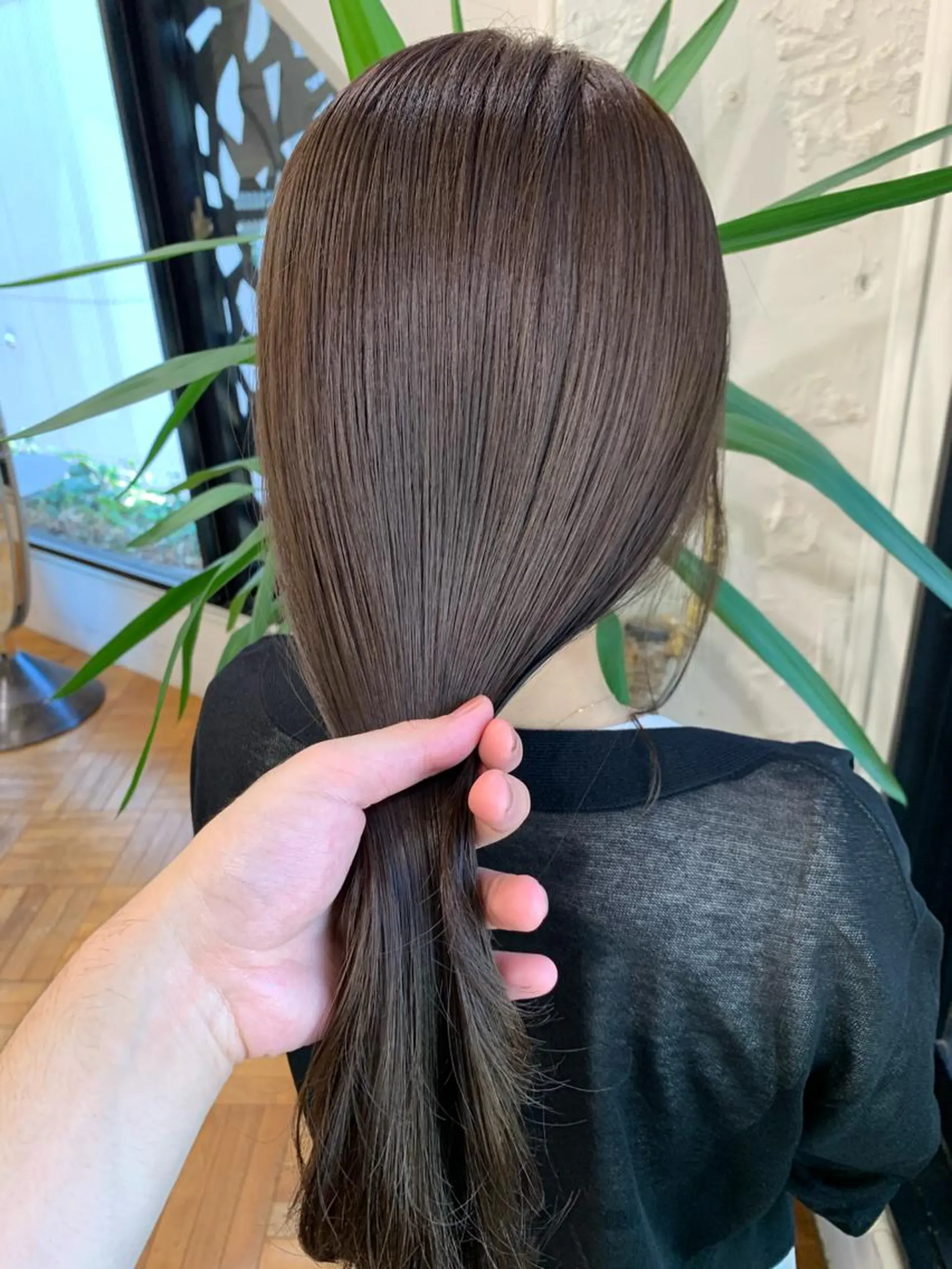 ロング カラー グレージュ オリーブグレージュ オリーブグレー ヘアカラー トリートメント 韓国ヘア/前髪カット 廣瀬隆志のヘアスタイル