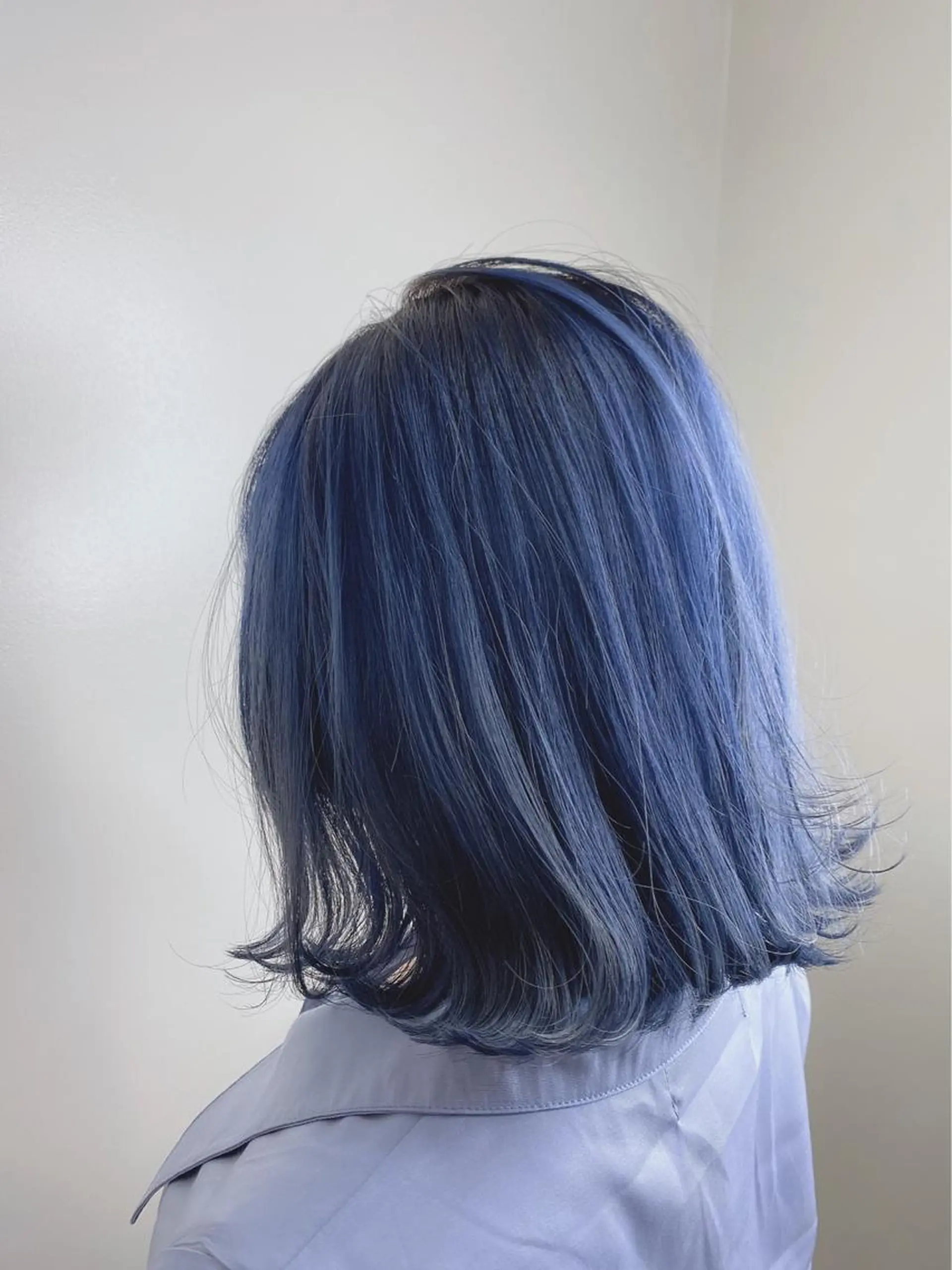 ショート カラー ブルーカラー 透明感カラー 🌟美髪特化🌟 服部 至恩のヘアスタイル