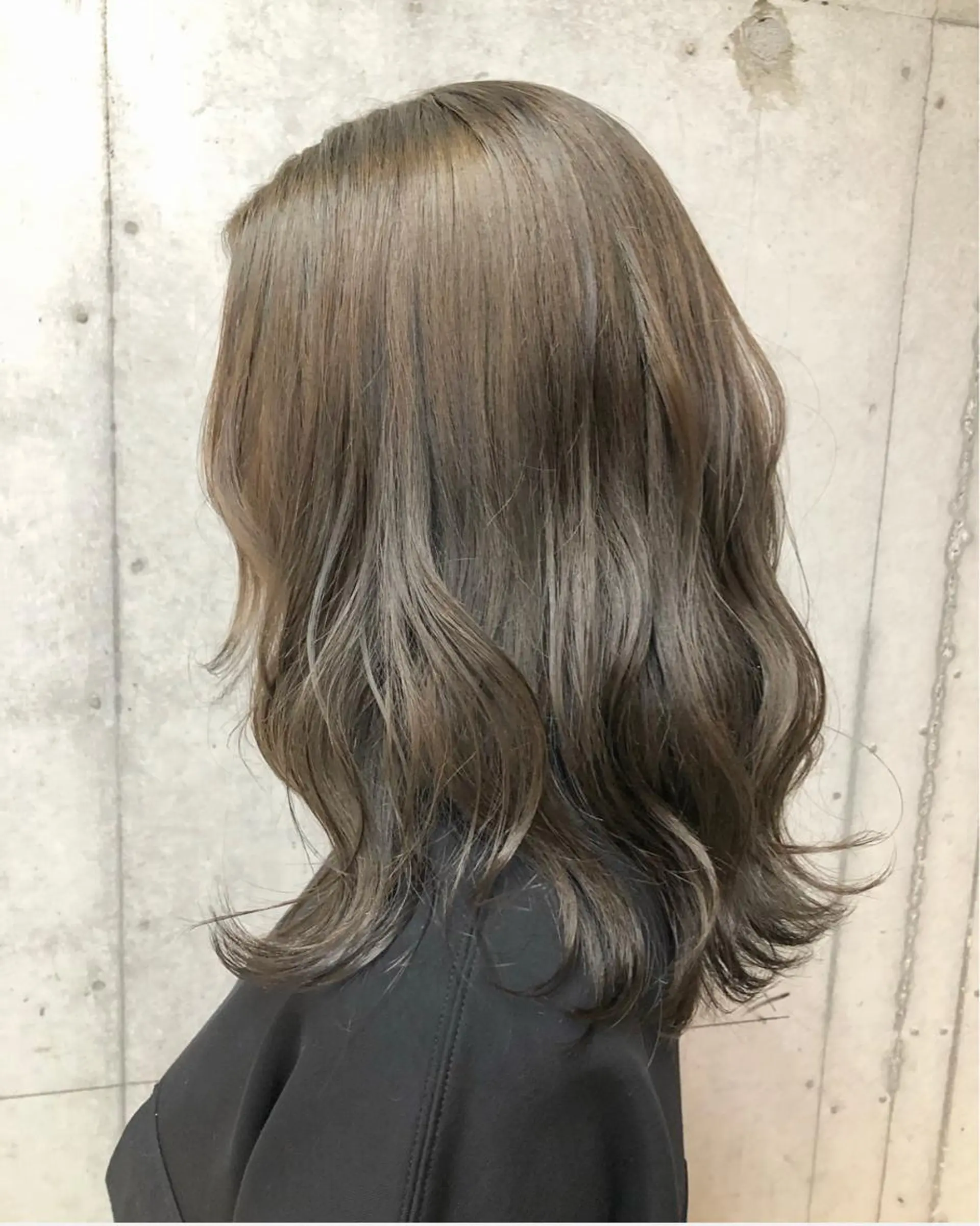 セミロング ヘアカラー 女性に人気♪ はやしほのかのヘアスタイル