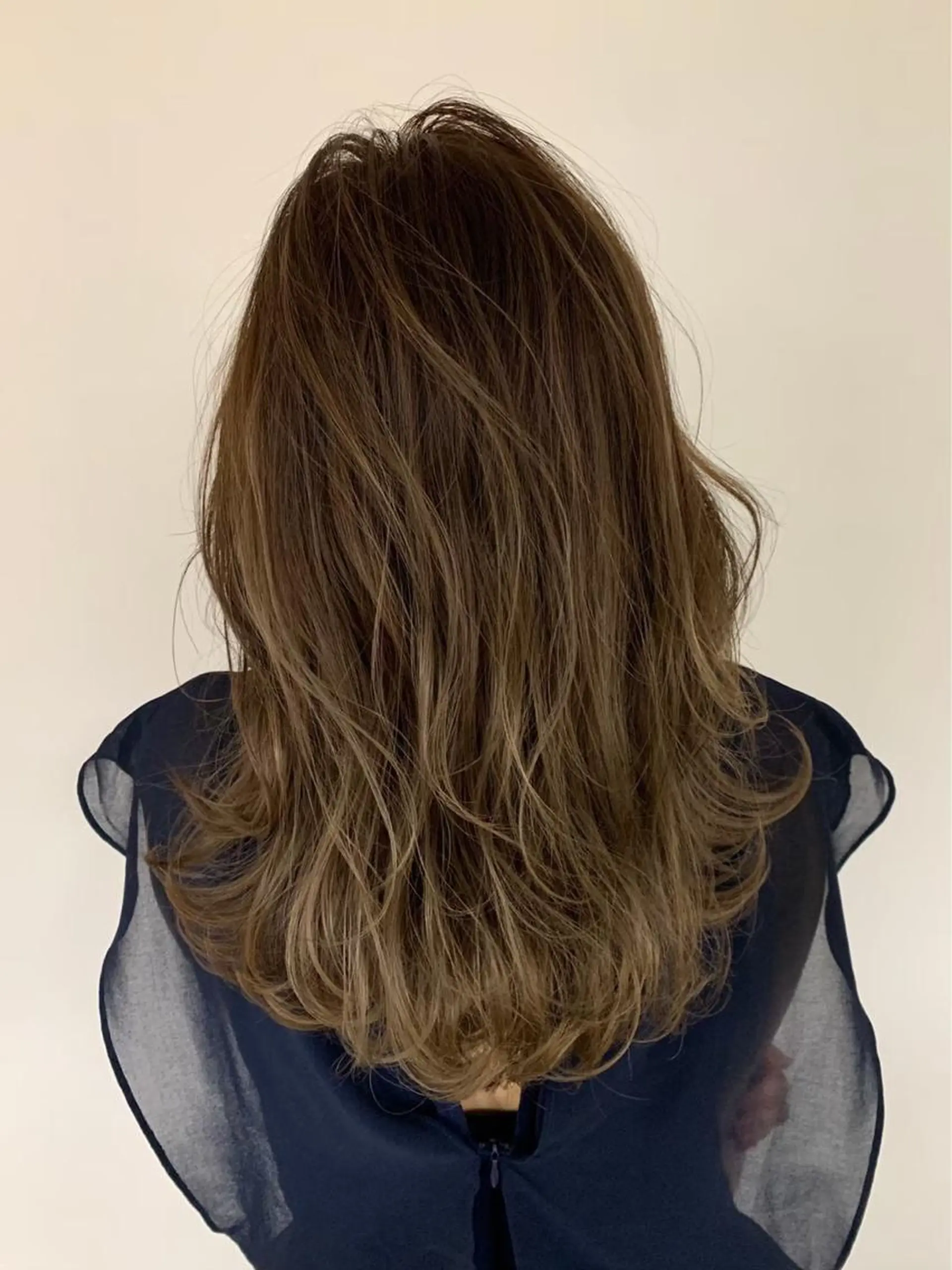 セミロング カラー ヘアアレンジ アッシュ バレイヤージュ ベージュカラー グラデーションカラー ハイライトカラー 指名支持率NO.1 スタイリストのヘアスタイル