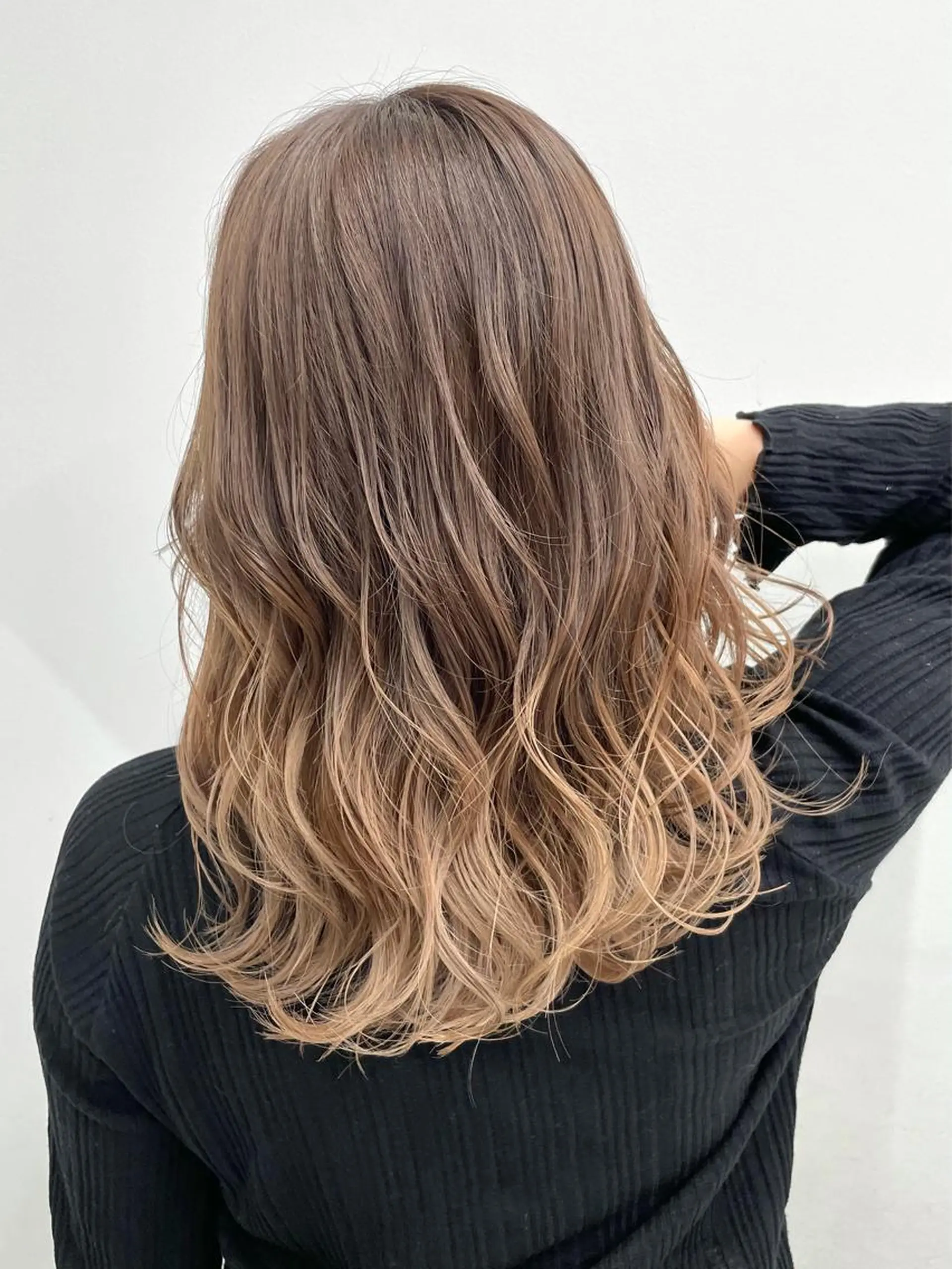ミディアム カラー ヘアアレンジ ベージュカラー ブリーチ グラデーションカラー ミルクティーベージュ 🦄インナーカラー 🦄貫井彩花のヘアスタイル