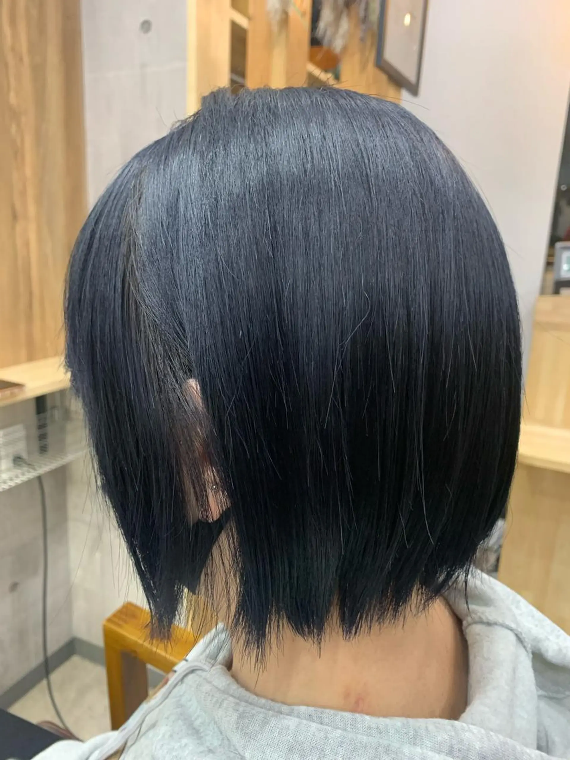 ショート カラー アッシュ バレイヤージュ ブリーチ ブルーカラー ブルーアッシュ ヘアカラー memento 斎藤大覚のヘアスタイル