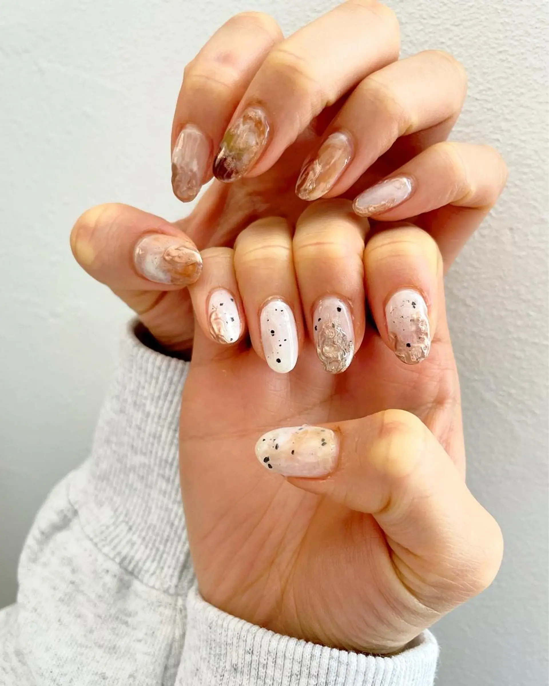 キッズ ネイル ブラウン フットネイル ジェルネイル ゴールド ニュアンスネイル 甲斐市自宅サロン 🧸prunelleのネイルデザイン