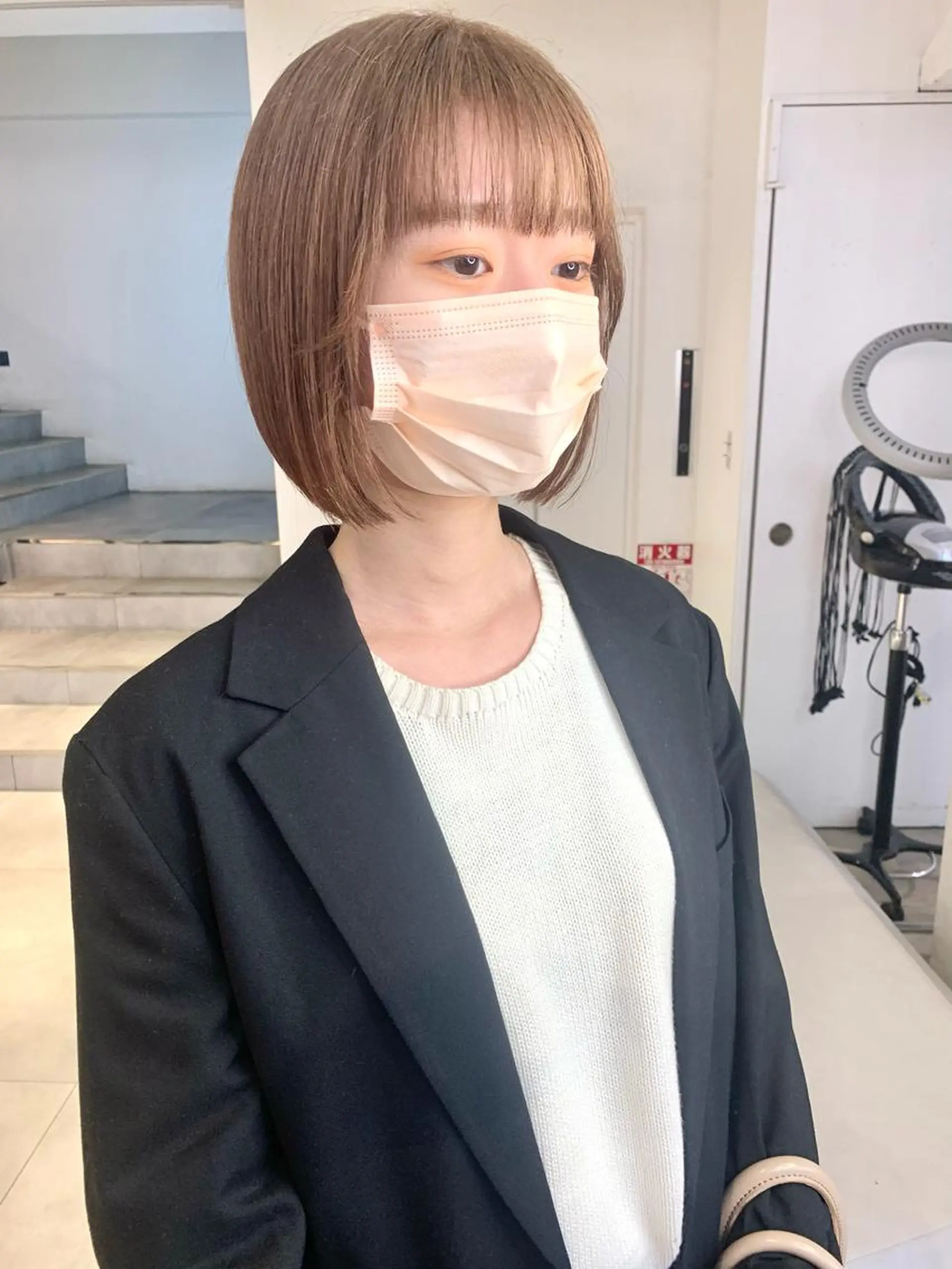 ショート カラー ベージュカラー ブリーチ ミルクティーベージュ カット ヘアカラー Kureha/ネイル レイヤー/酸性縮毛のヘアスタイル