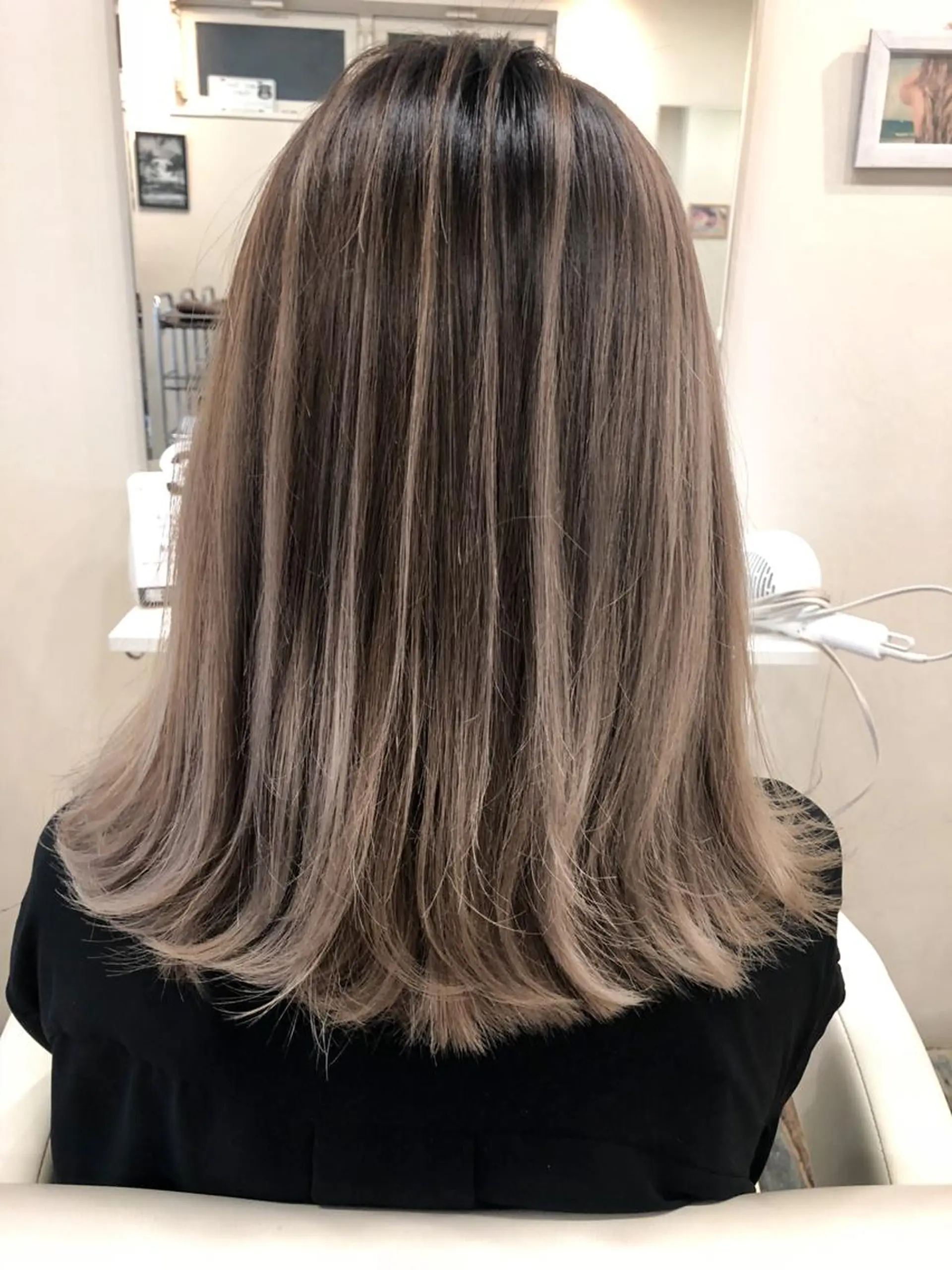 ミディアム カラー バレイヤージュ ハイライトカラー ハイライト レイヤーカット WONK. ウォンク 心斎橋のヘアスタイル