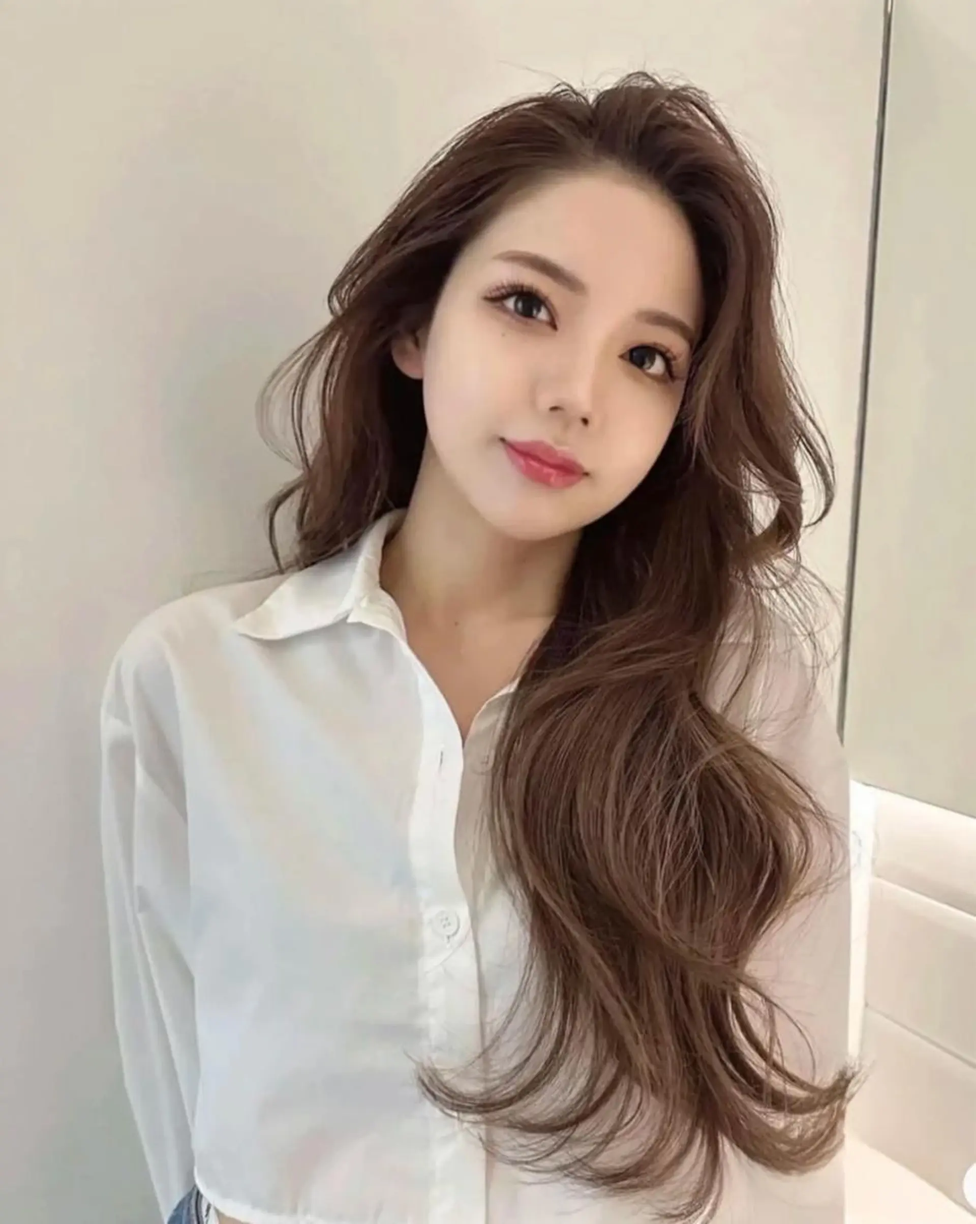 セミロング カラー ベージュカラー ブリーチ イヤリングカラー 韓国風カラー ブリーチなしカラー カット ヘアカラー トリートメント 鈴木 一貴のヘアスタイル