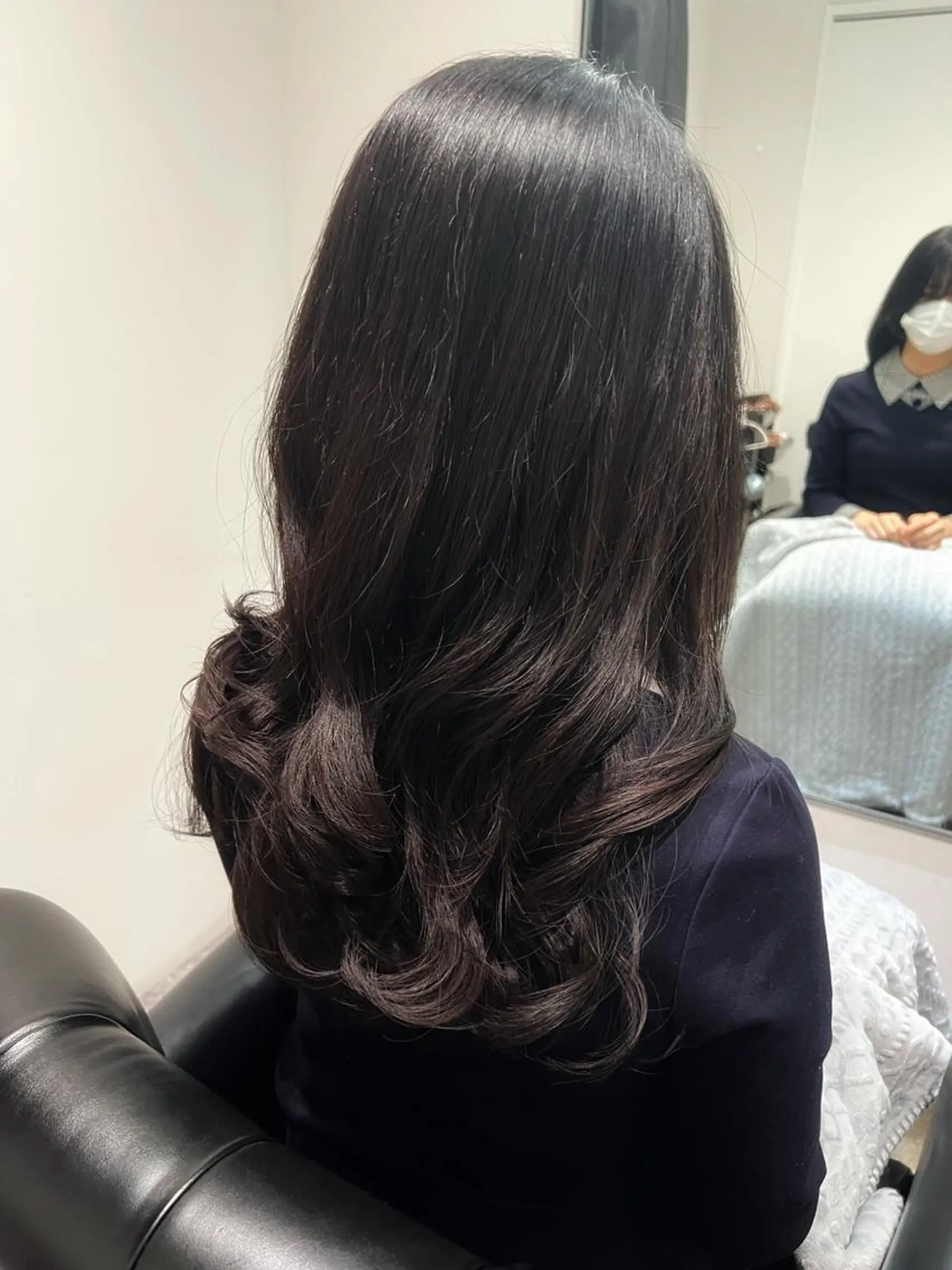 ロング カラー パーマ コテ巻き風パーマ 韓国風パーマ 無重力のヘアスタイル