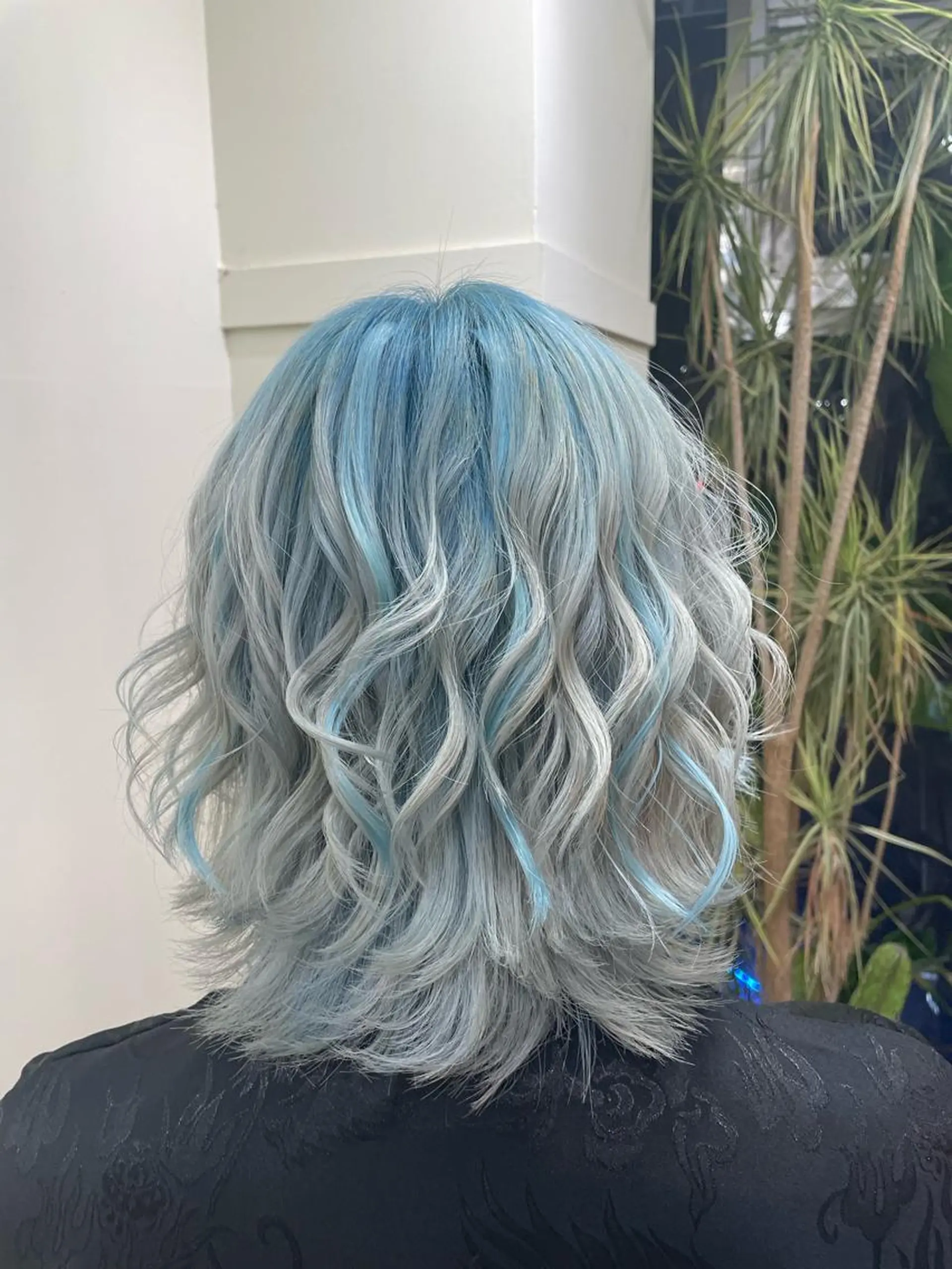 ミディアム カラー シールエクステ ミディアムパーマ バレイヤージュ ブリーチ ケアブリーチ ヘアカラー エクステ WEST OLAND加藤圭介のヘアスタイル
