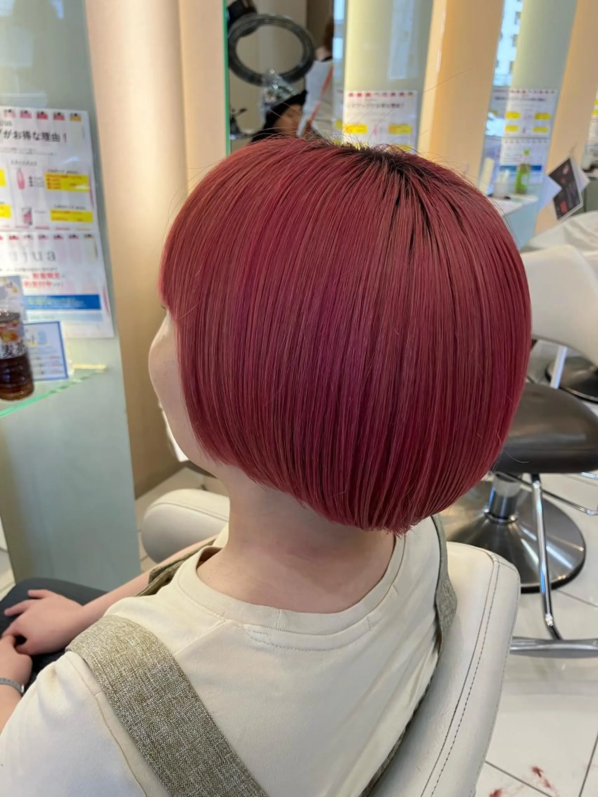 ショート ヘアカラー yukari 艶髪ヘアのヘアスタイル