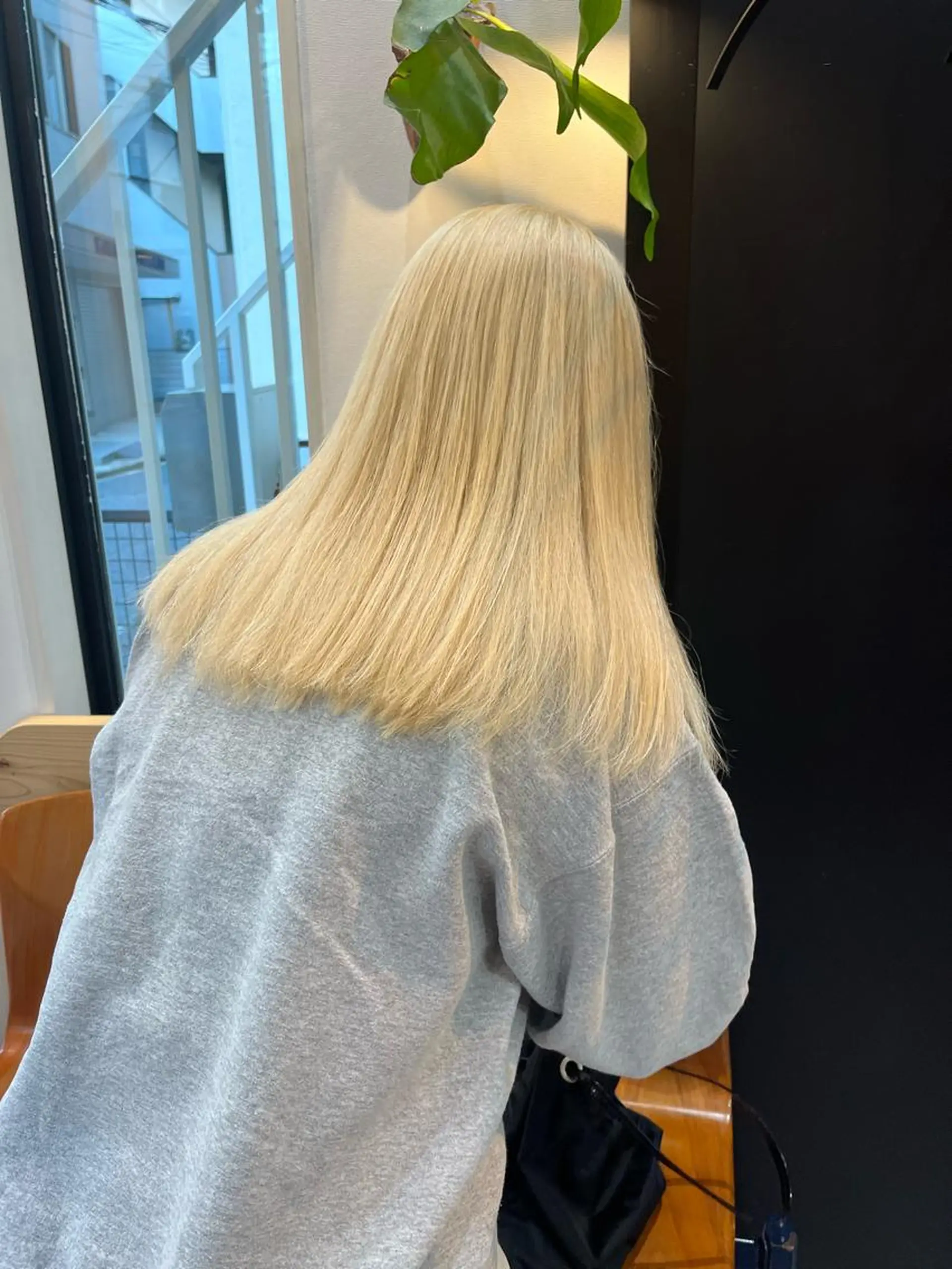セミロング カラー ブリーチ 抜きっぱなしブロンド ブロンド ケアブリーチ ハイトーンカラー 田川 華奈のヘアスタイル