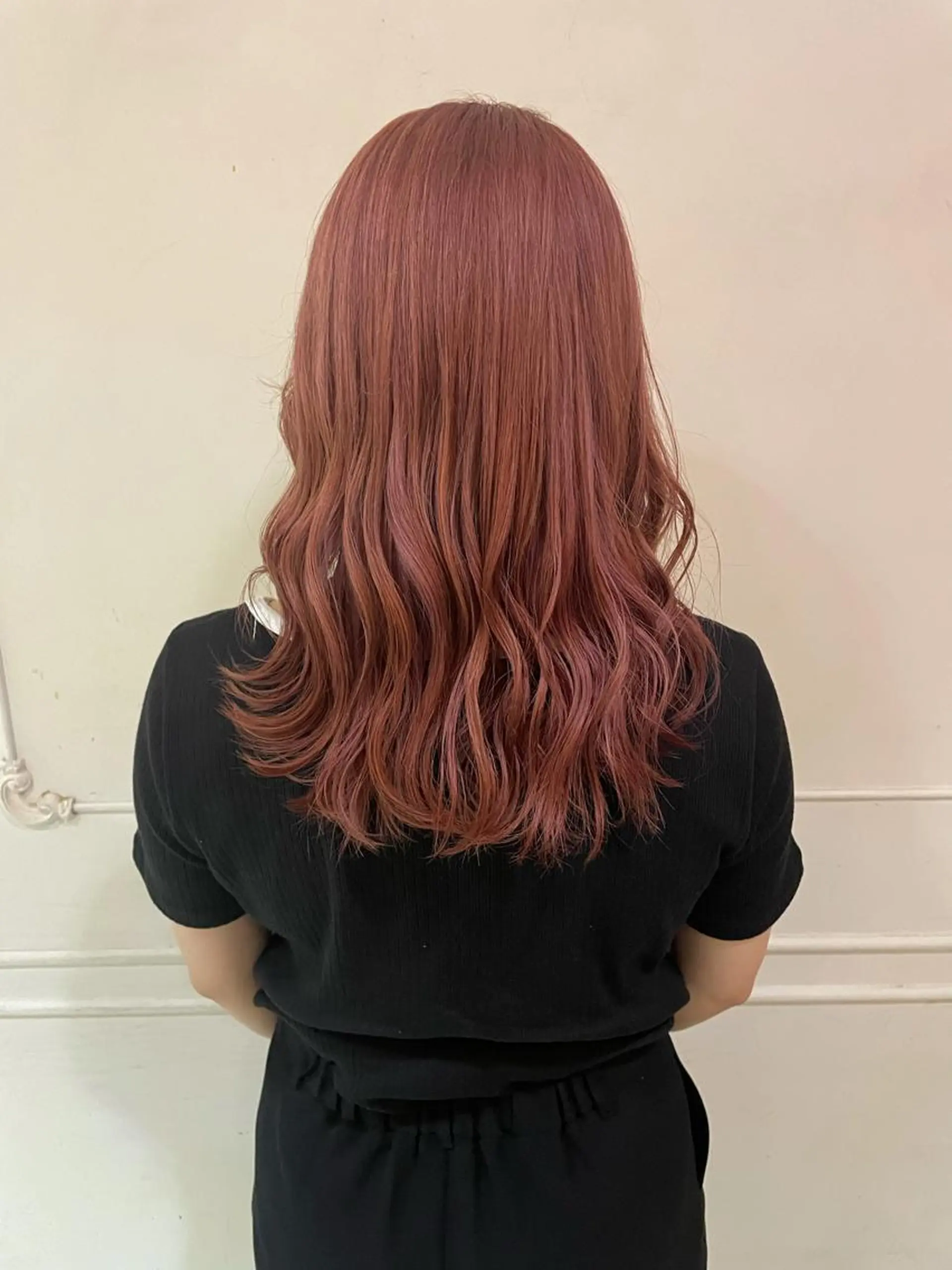 セミロング カラー ブリーチ ピンクカラー ヘアカラー アオキ リノのヘアスタイル