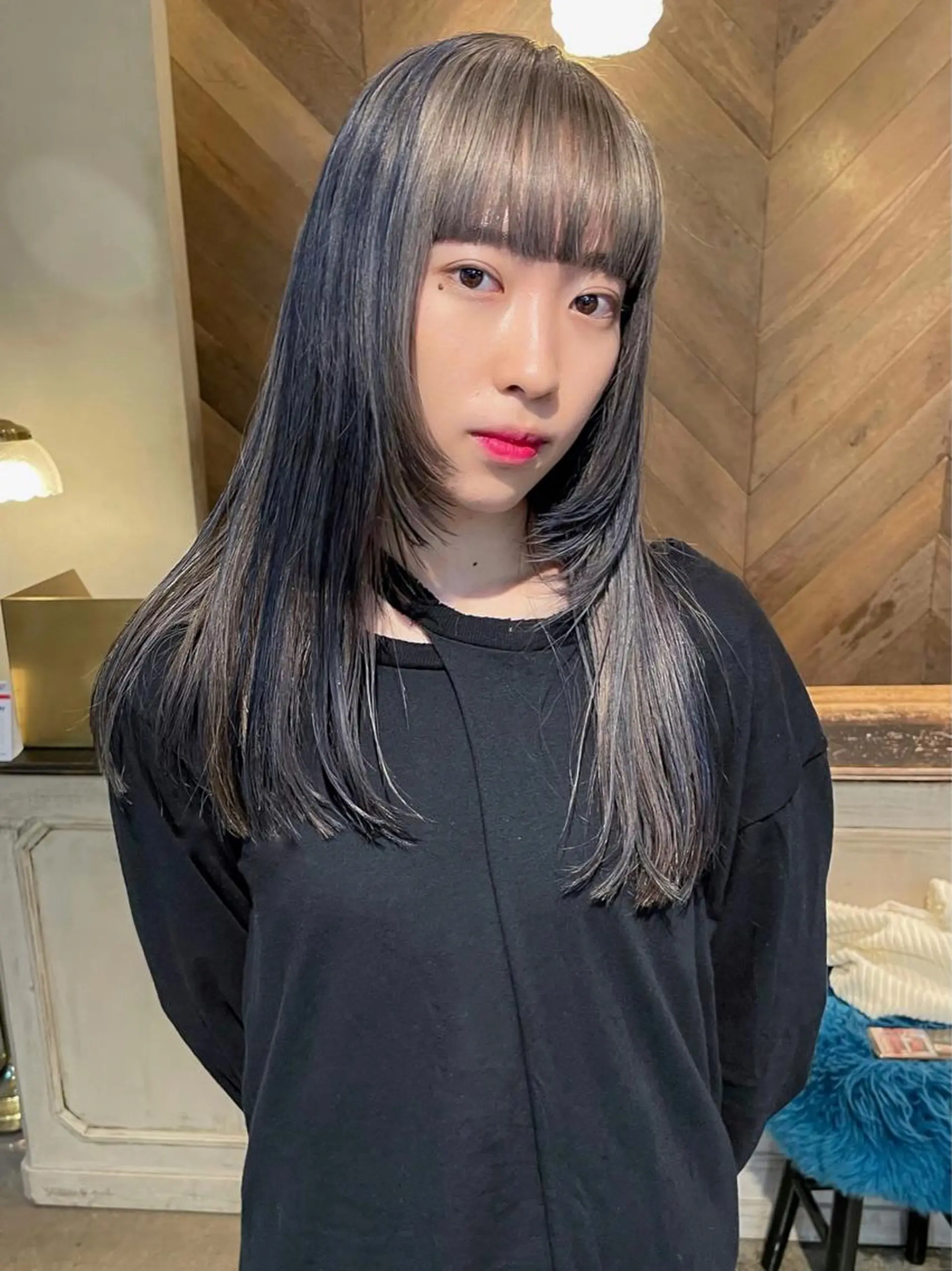 ミディアム カラー ネイビーカラー シルバー カット ヘアカラー トリートメント SALOWIN所属・ブリーチ✨ ボブ✨レイヤーのヘアスタイル
