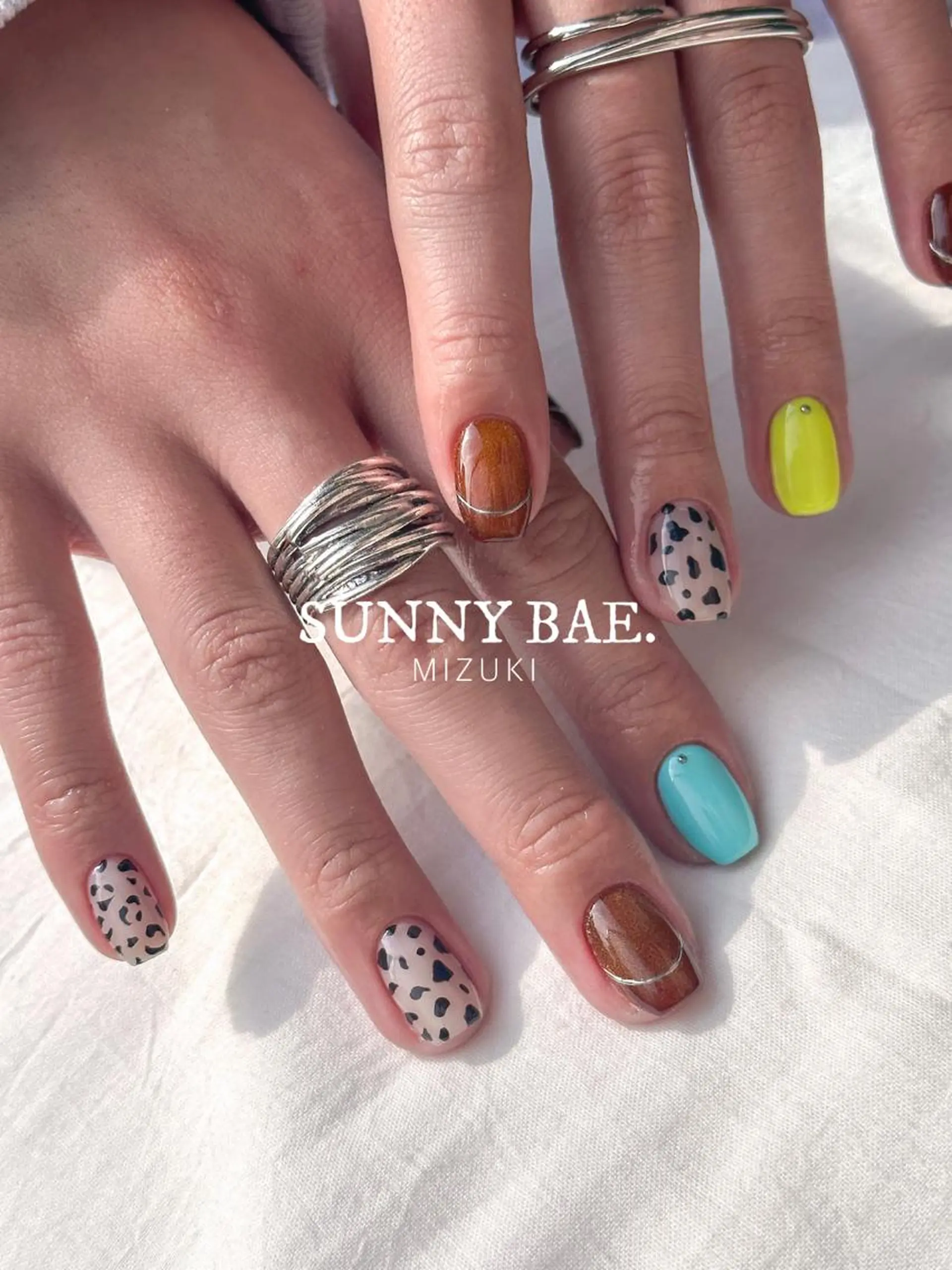 ネイル アニマル柄 フレンチネイル マグネットネイル ミラーネイル ハンドネイル SUNNY BAE. 🌼MIZUKIのネイルデザイン