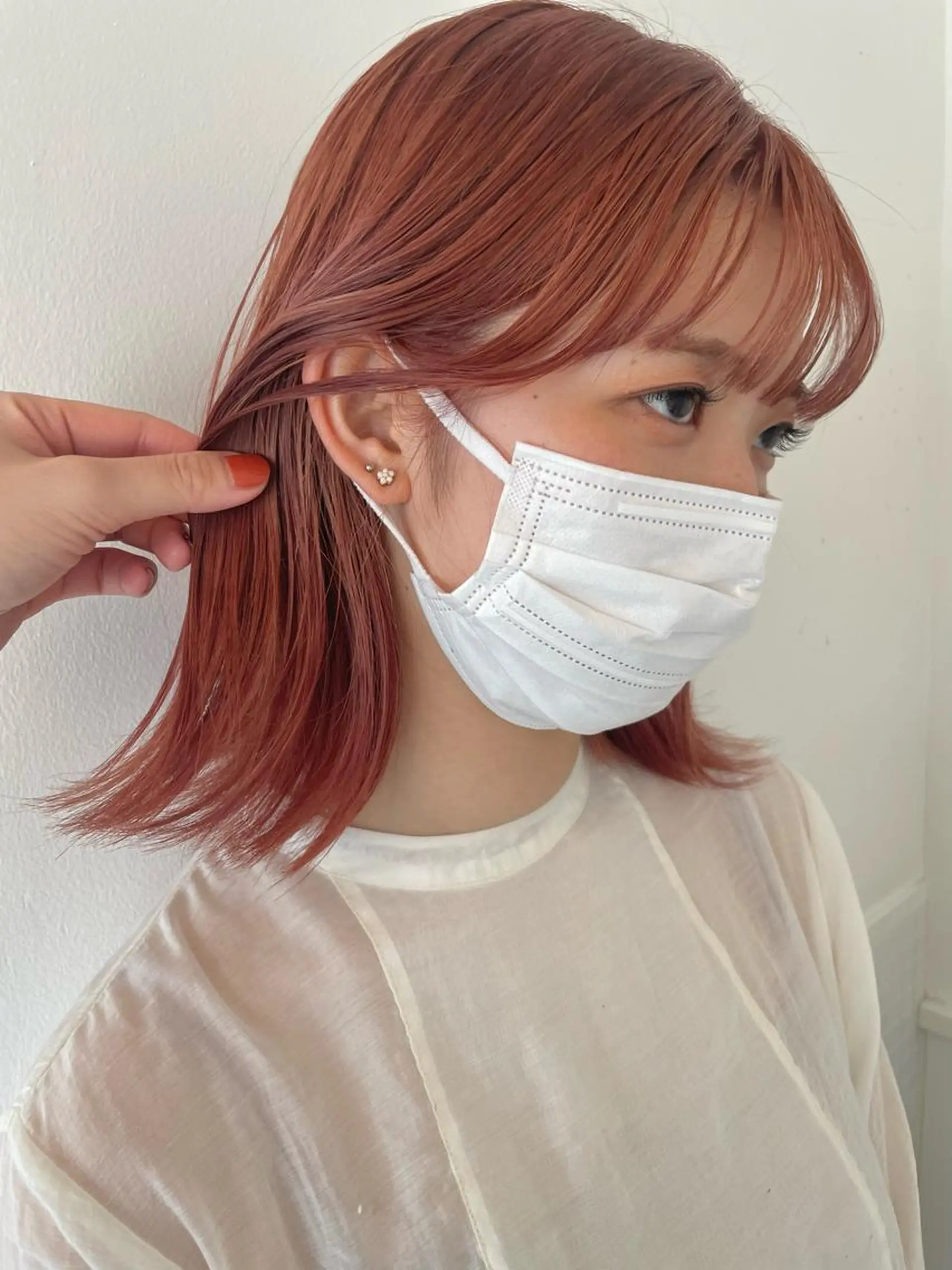 ミディアム カラー ブリーチ 透明感カラー カット ヘアカラー ブリーチなしで透け感 暖色カラーボブaoiのヘアスタイル