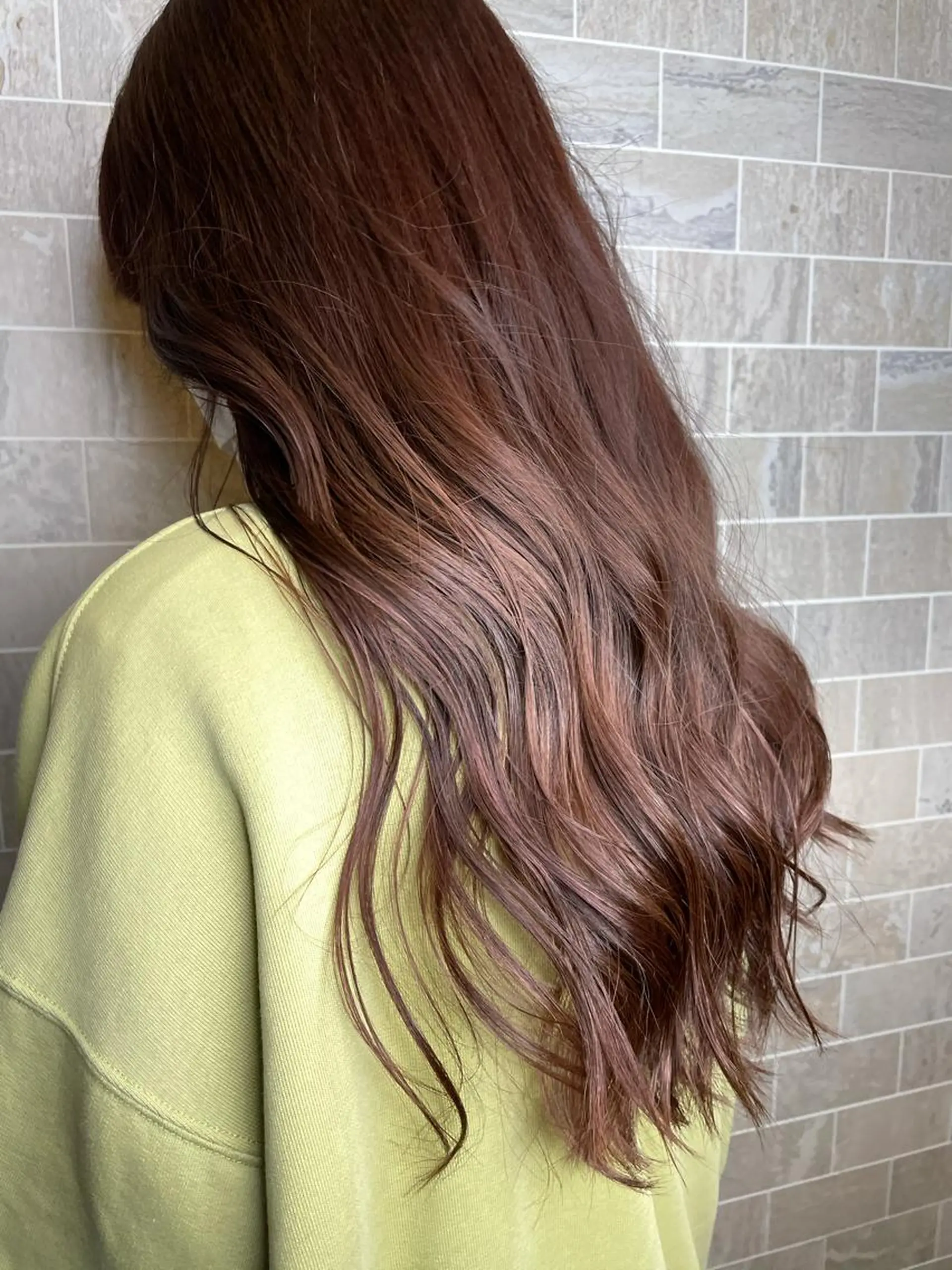 セミロング ブリーチ毛矯正.髪質 改善.髪にドラマをのヘアスタイル