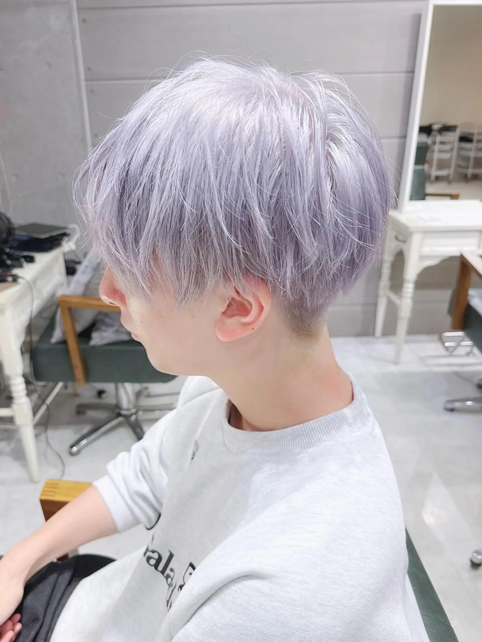 ショート ヘアアレンジ カラー ハイトーンカラー ラベンダーカラー シルバー ホワイトシルバー 𝐑𝐈𝐍𝐊𝐀 🐷🖤のヘアスタイル