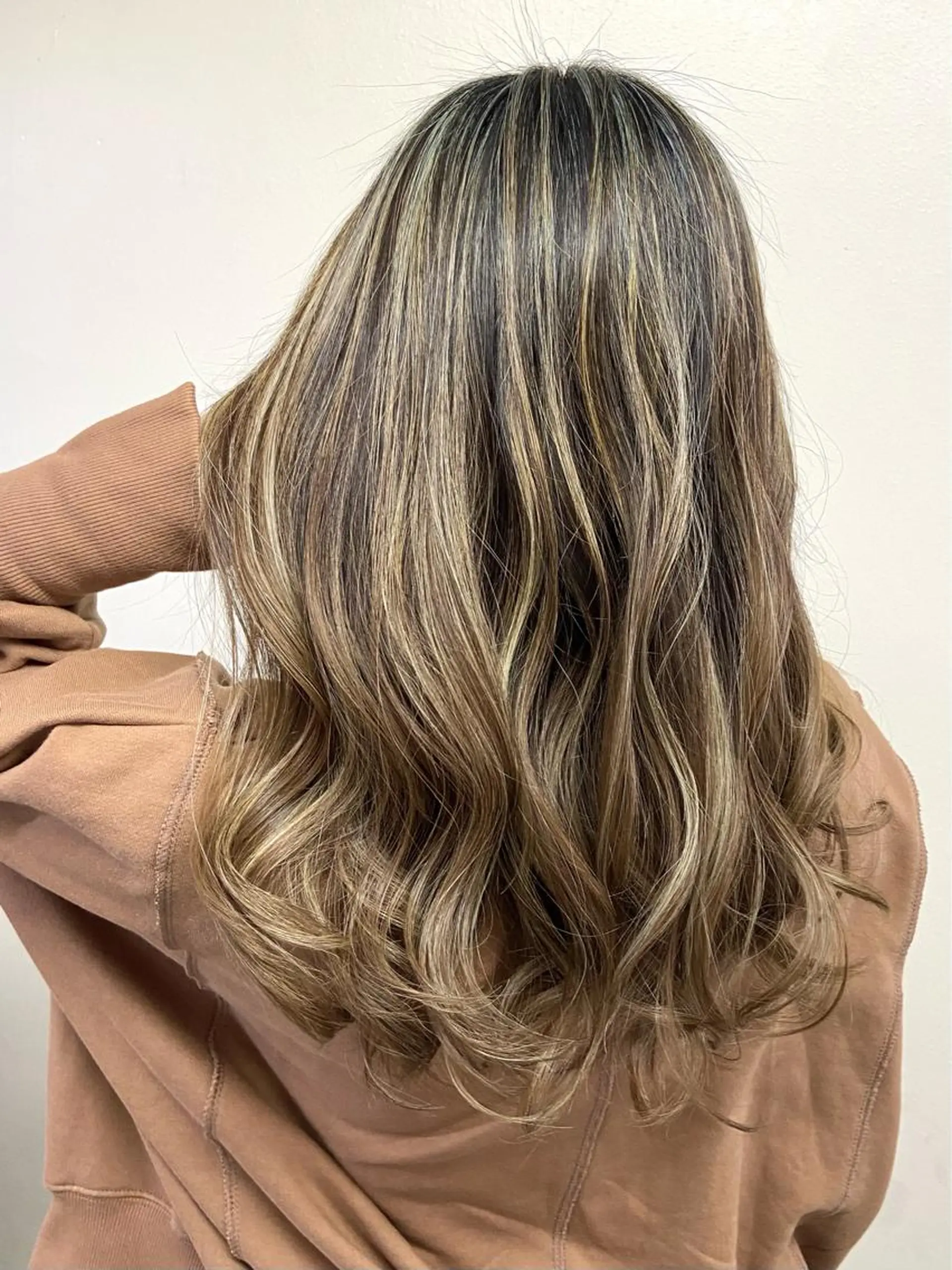 セミロング ハイライト ヘアカラー 褒められヘアー ERI✨のヘアスタイル