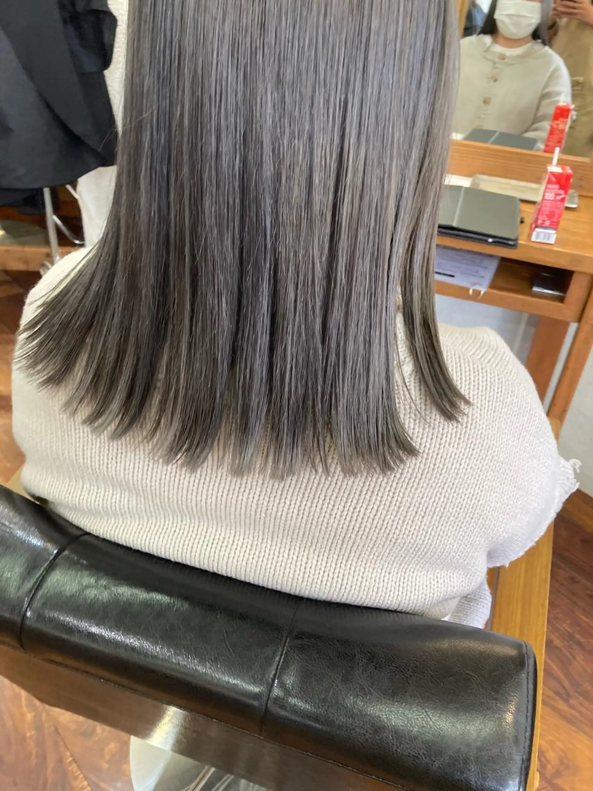 セミロング カラー ブリーチ グレージュ カット ヘアカラー トリートメント 小木曽智美 /ボブ/ショートのヘアスタイル