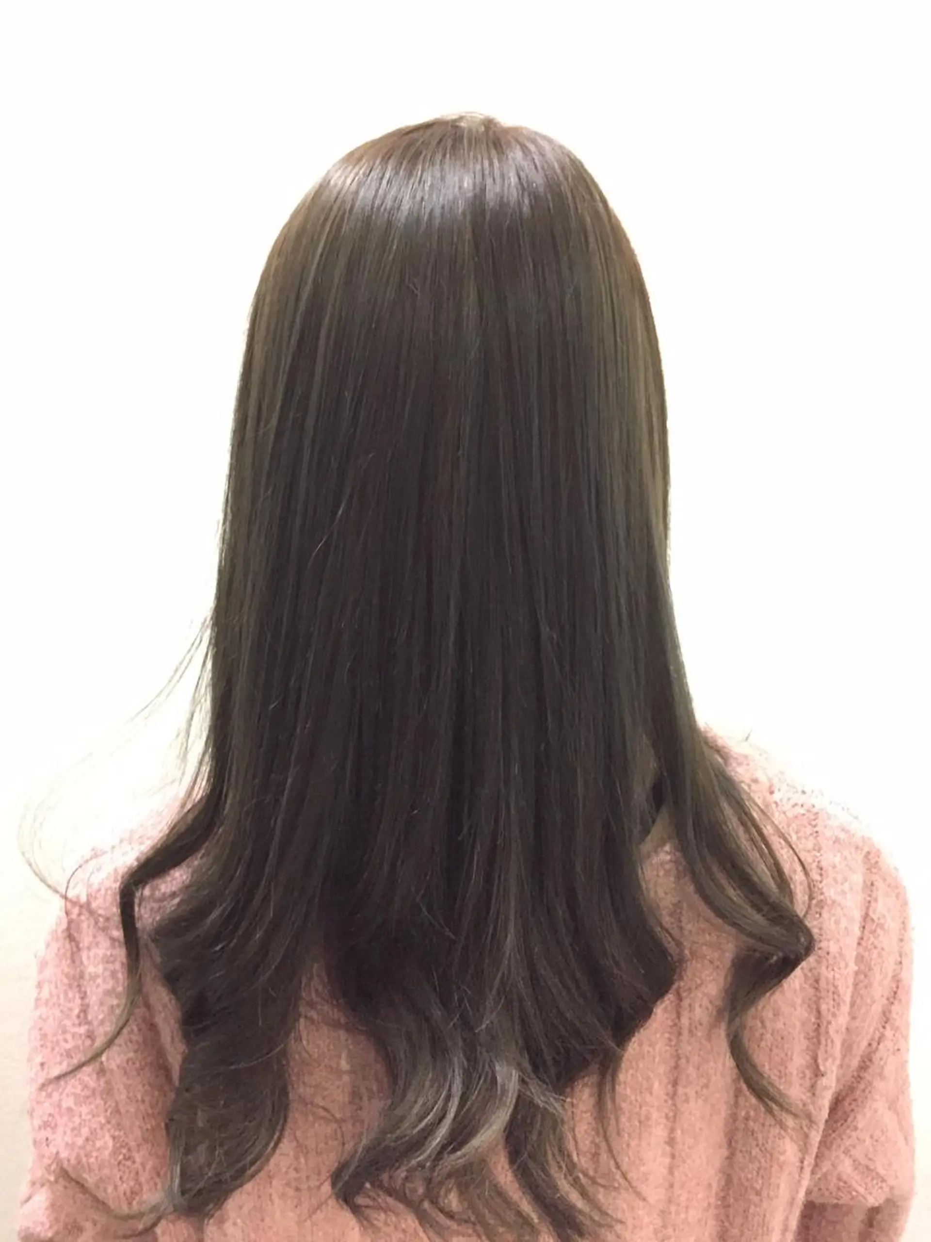 セミロング カラー shi hoのヘアスタイル