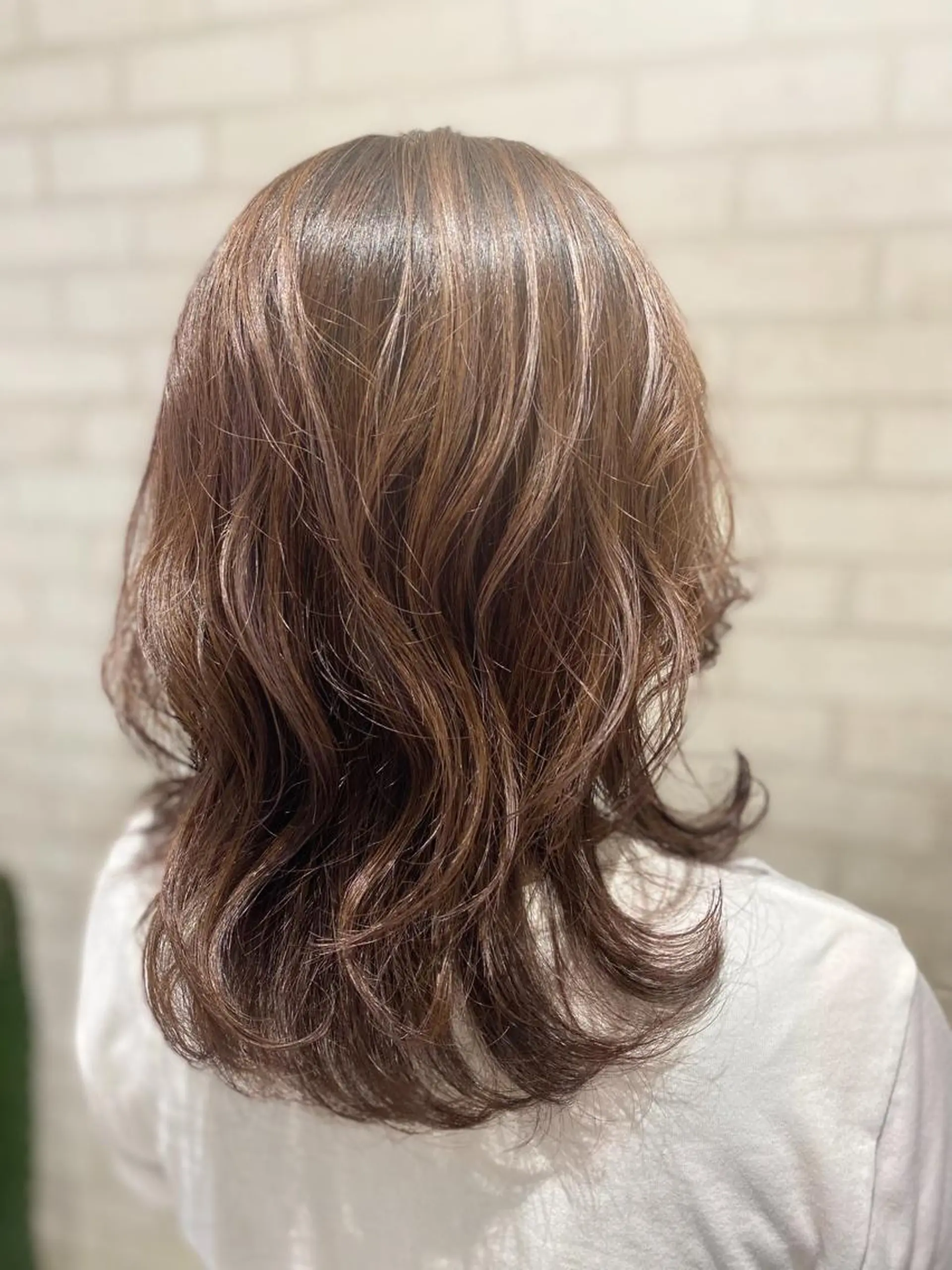 ミディアム カラー デザインカラー ハイライトカラー ハイライト ヘアカラー トリートメント 田中 アキオのヘアスタイル