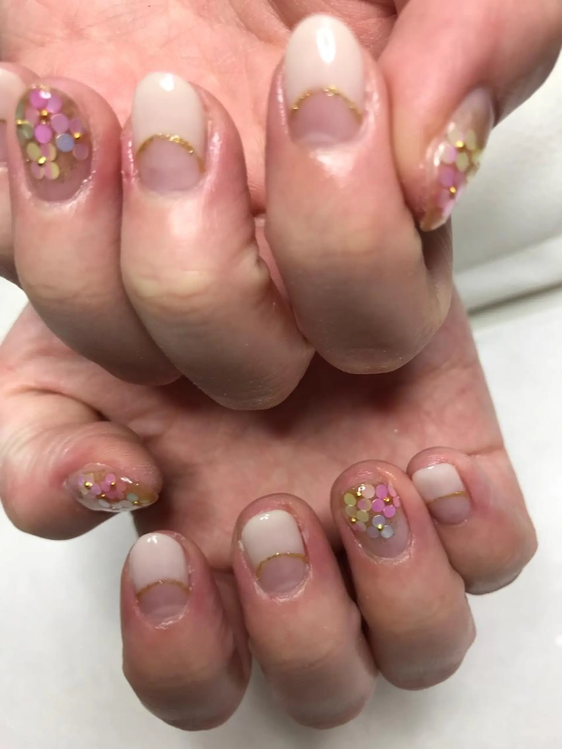 ミディアム カラー パーマ ヘアアレンジ ネイル マツエク・マツパ アートネイル ハンドネイル Sunny side nailのネイルデザイン