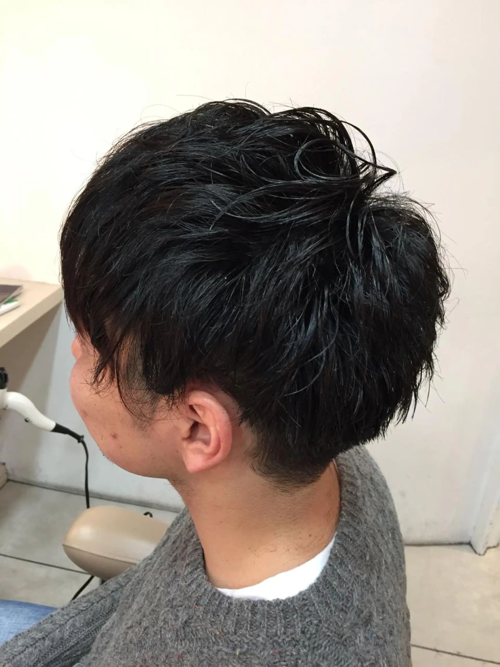 ショート パーマ メンズ 吉岡 三四朗のヘアスタイル