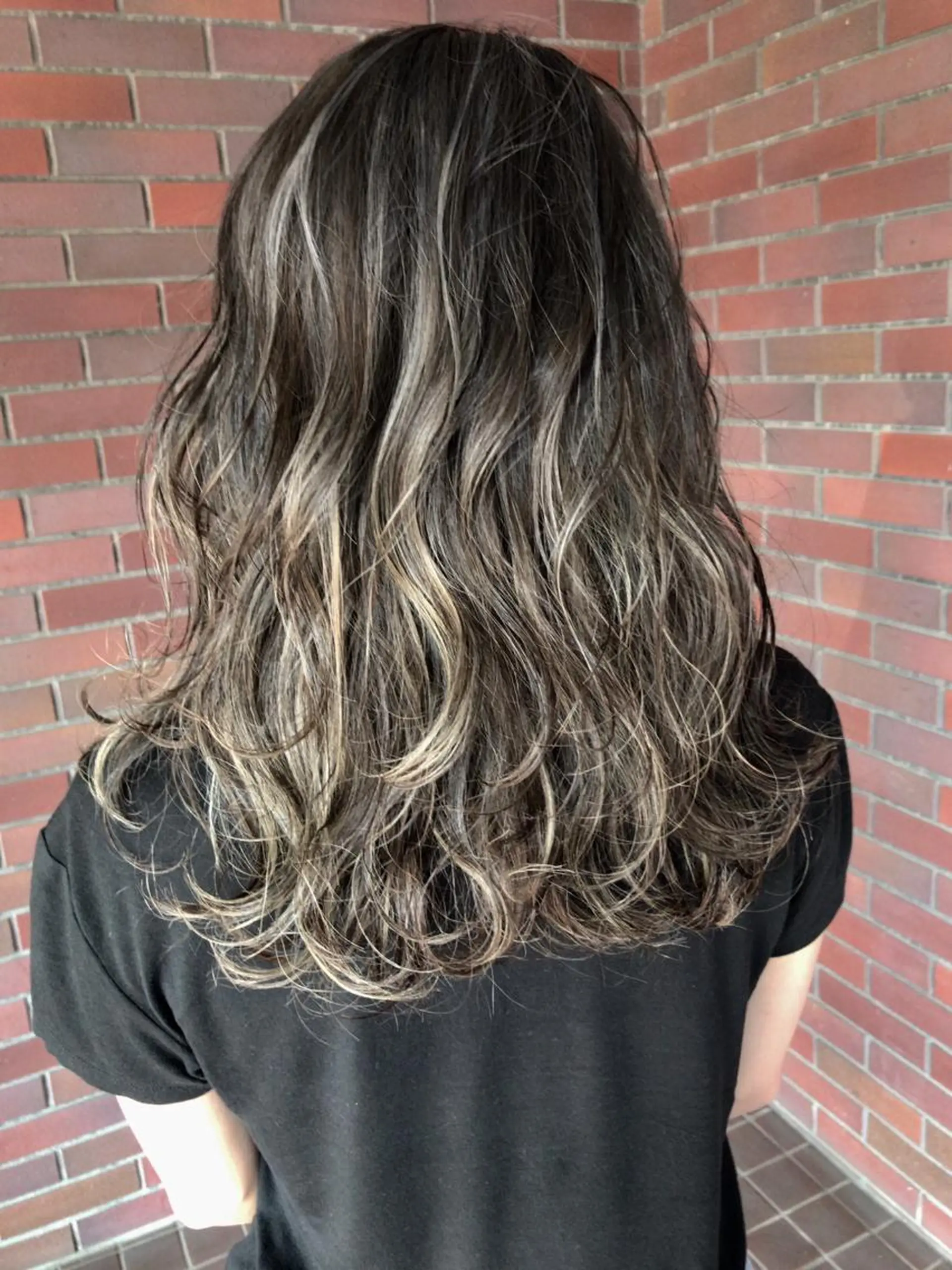 ミディアム カラー ハイライトカラー ハイライト ヘアカラー レイヤーカット匠 イソザキノリユキのヘアスタイル