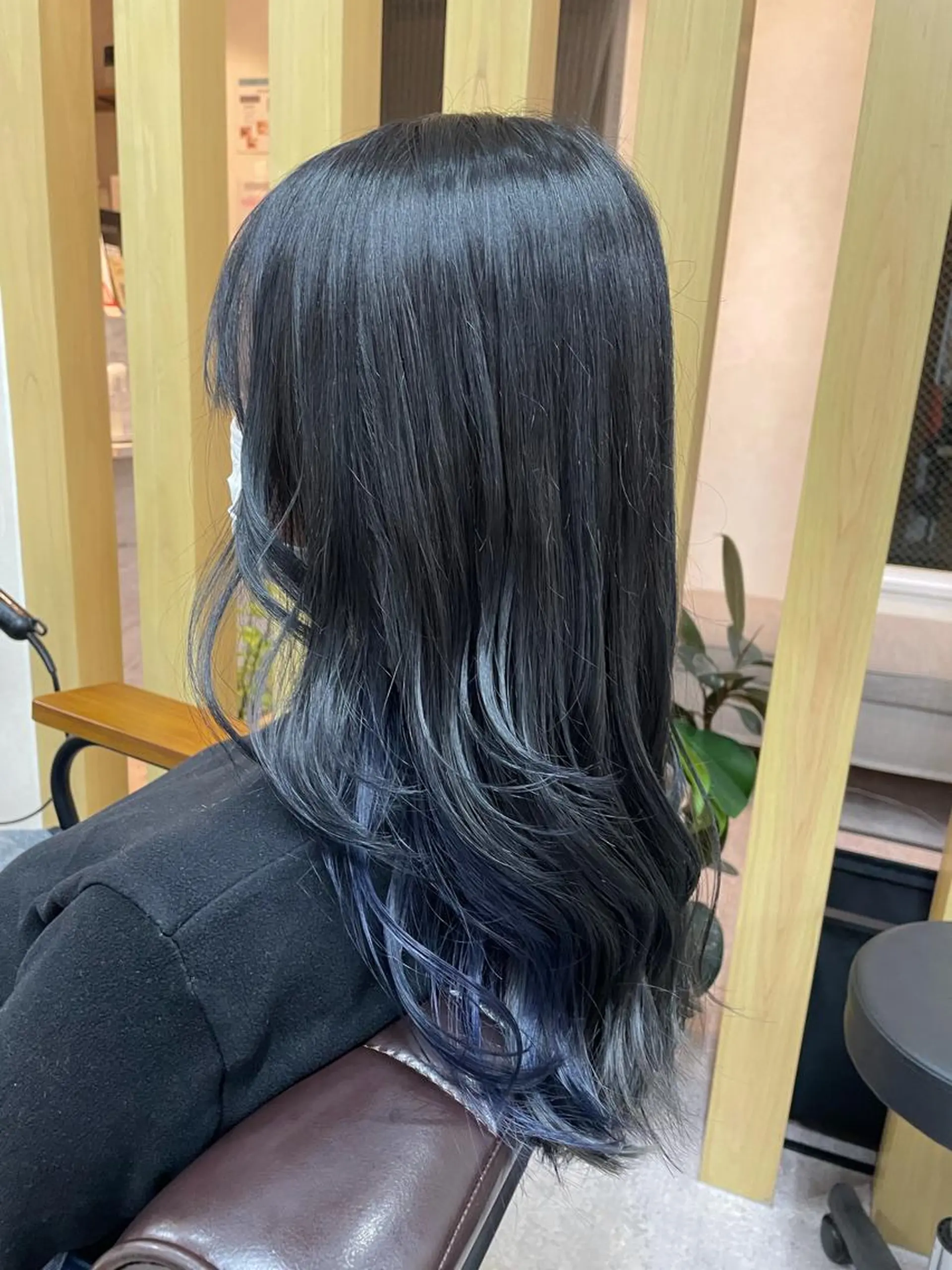 ロング カラー 淡中 円花のヘアスタイル