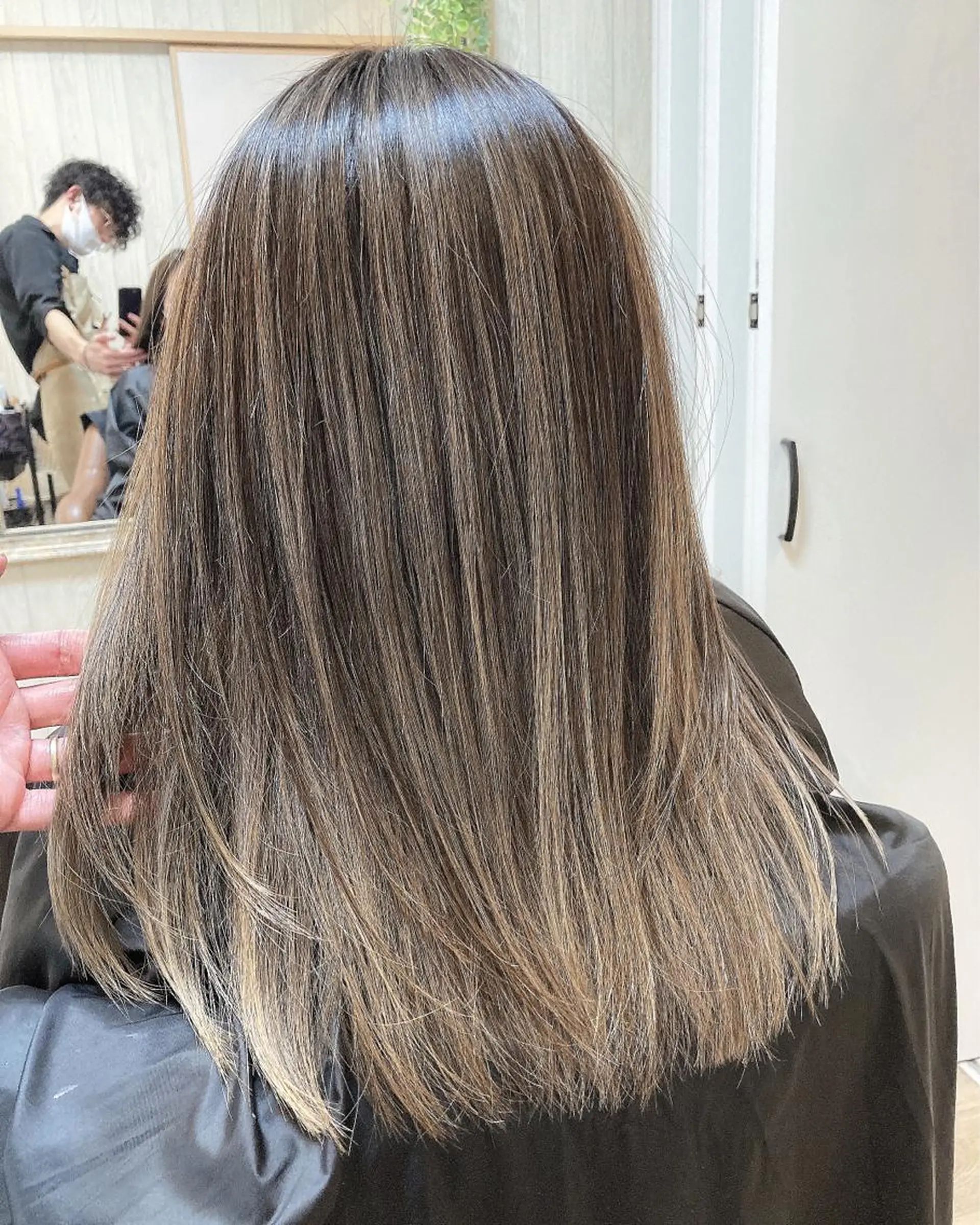 セミロング カラー MERCI所属・マツモト コウダイのヘアスタイル