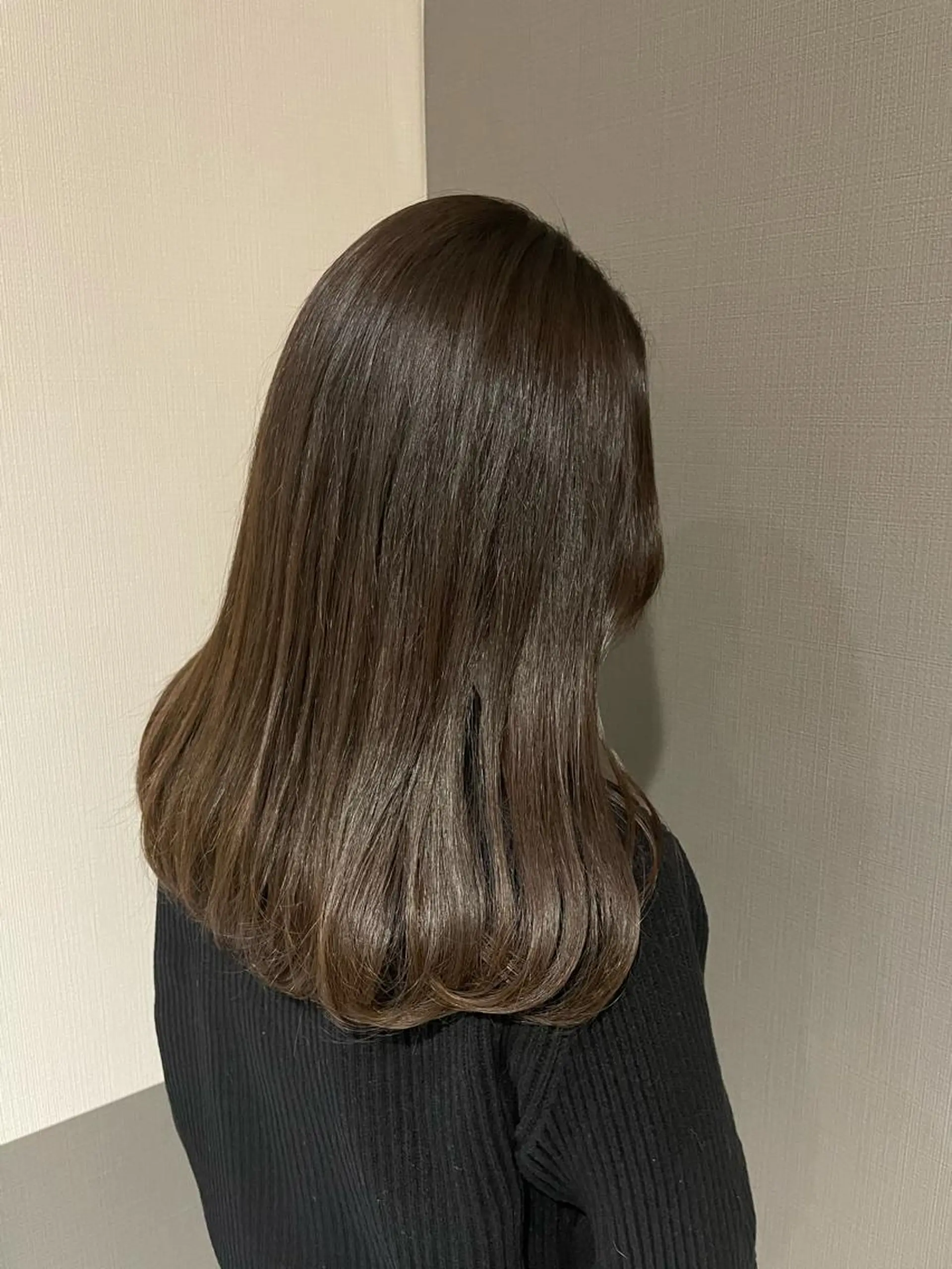 セミロング カラー 透明感カラー グレージュ イルミナカラー 縮毛矯正 Eleanor 立川北口のヘアスタイル