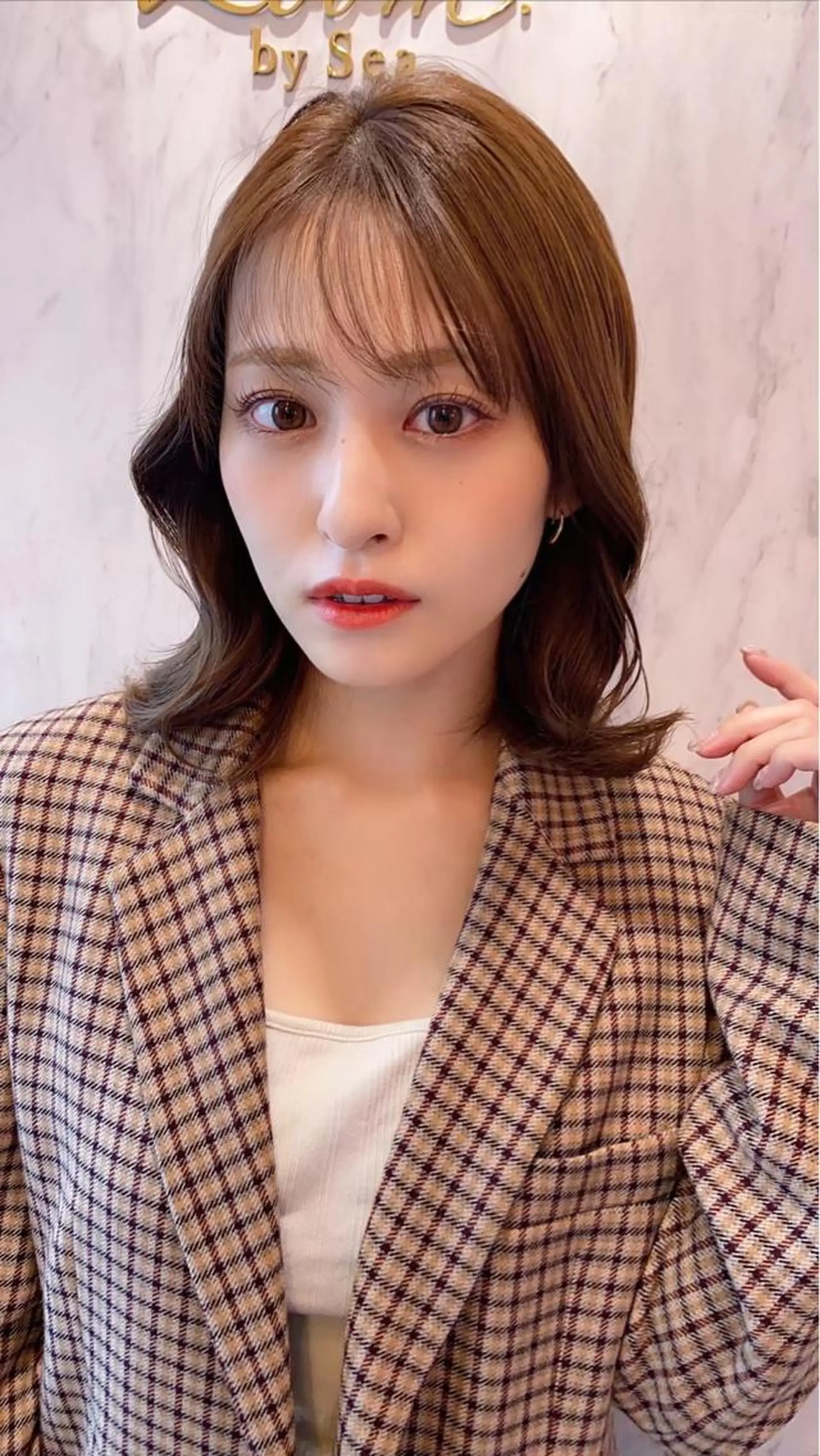 ミディアム 顔周りカット 髪質改善 韓国風ヘア 似合わせカット 小顔カット 暖色カラー/新宿/韓 国風レイヤー鮫島志穂のヘアスタイル