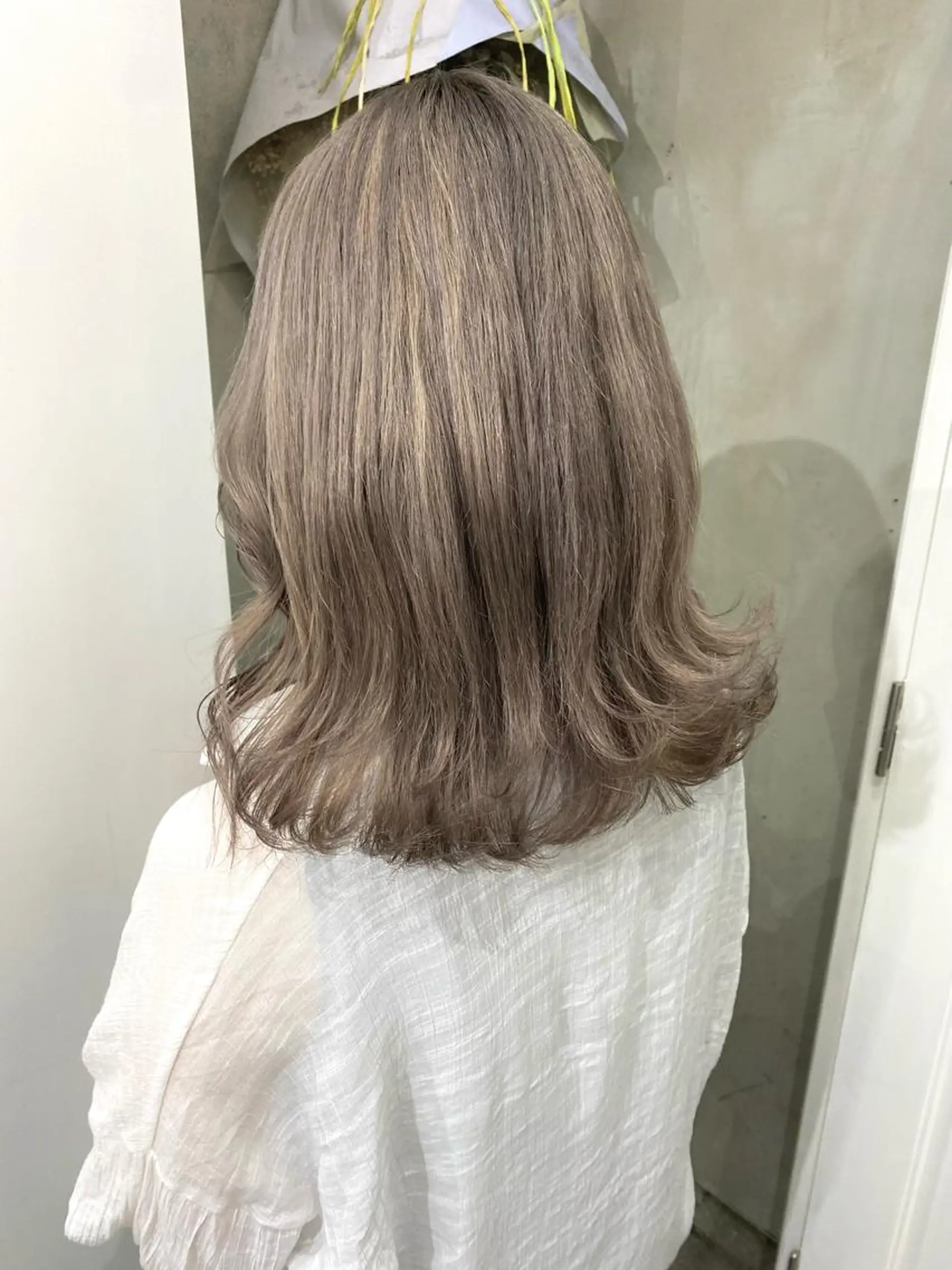 セミロング カラー ヘアアレンジ メンズ 抜きっぱなしブロンド ササキカズマのヘアスタイル