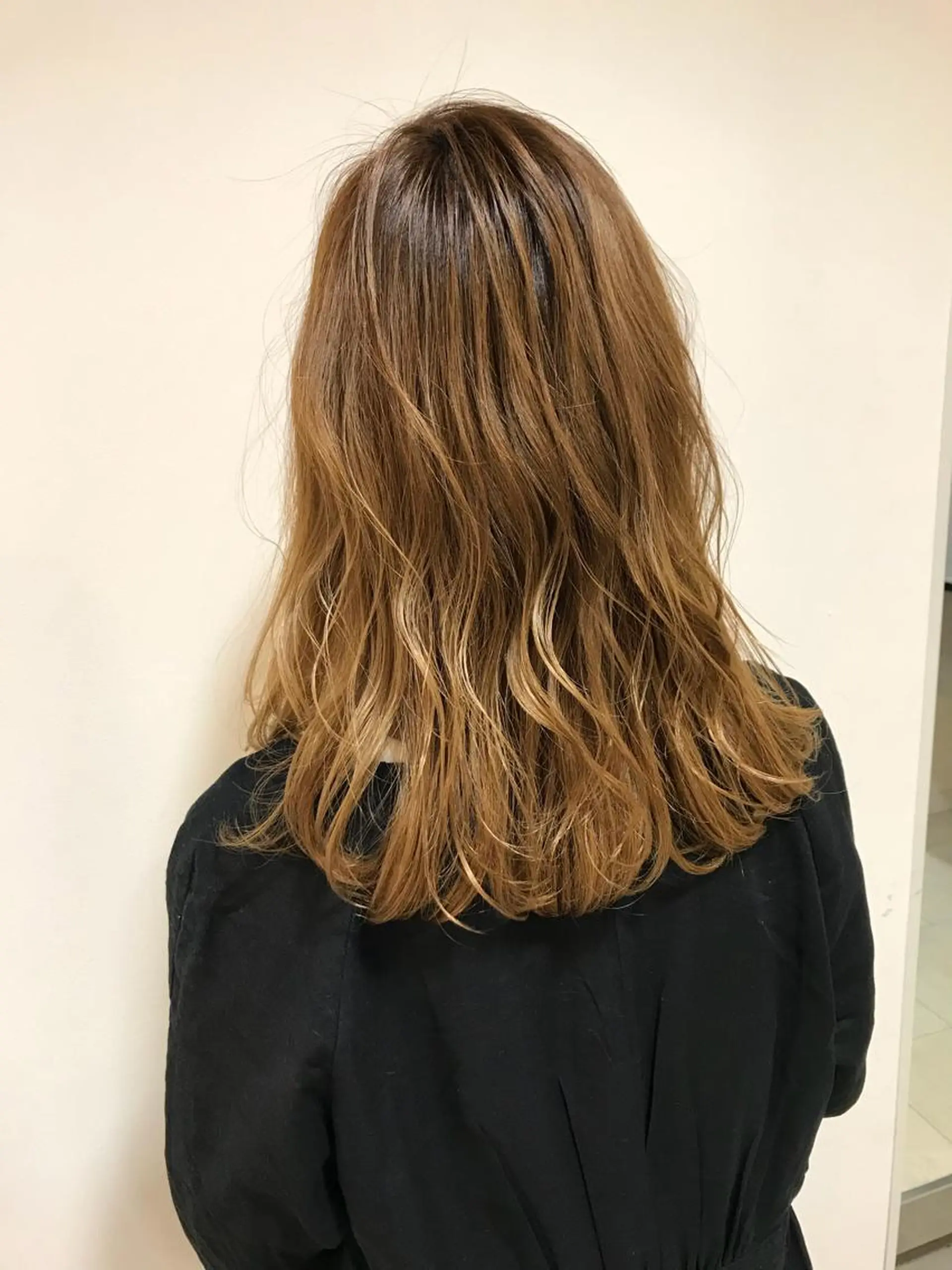 セミロング カラー ハイライトカラー ハイライト ヘアカラー トリートメント chiyo yasuのヘアスタイル
