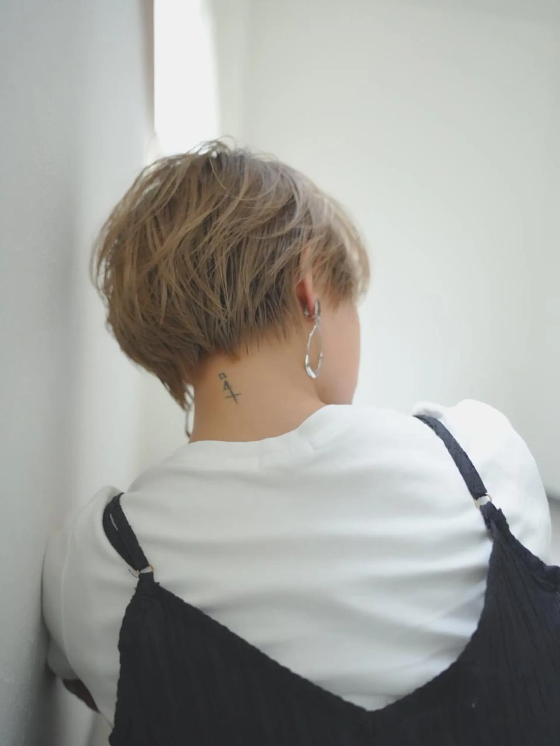 ショート カラー ベージュカラー china/ボブ/ ブリーチカラーのヘアスタイル