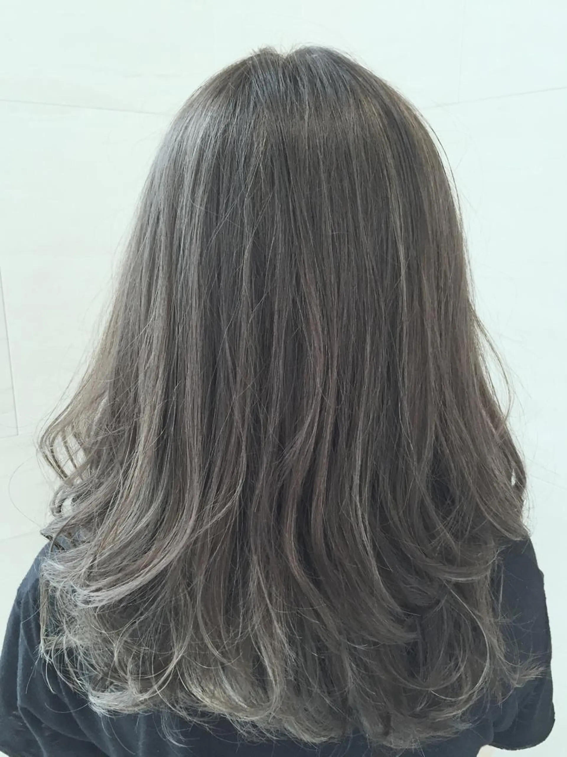 ミディアム カラー ハイライトカラー イルミナカラー ハイライト Lee枚方所属・今里 弘樹のヘアスタイル